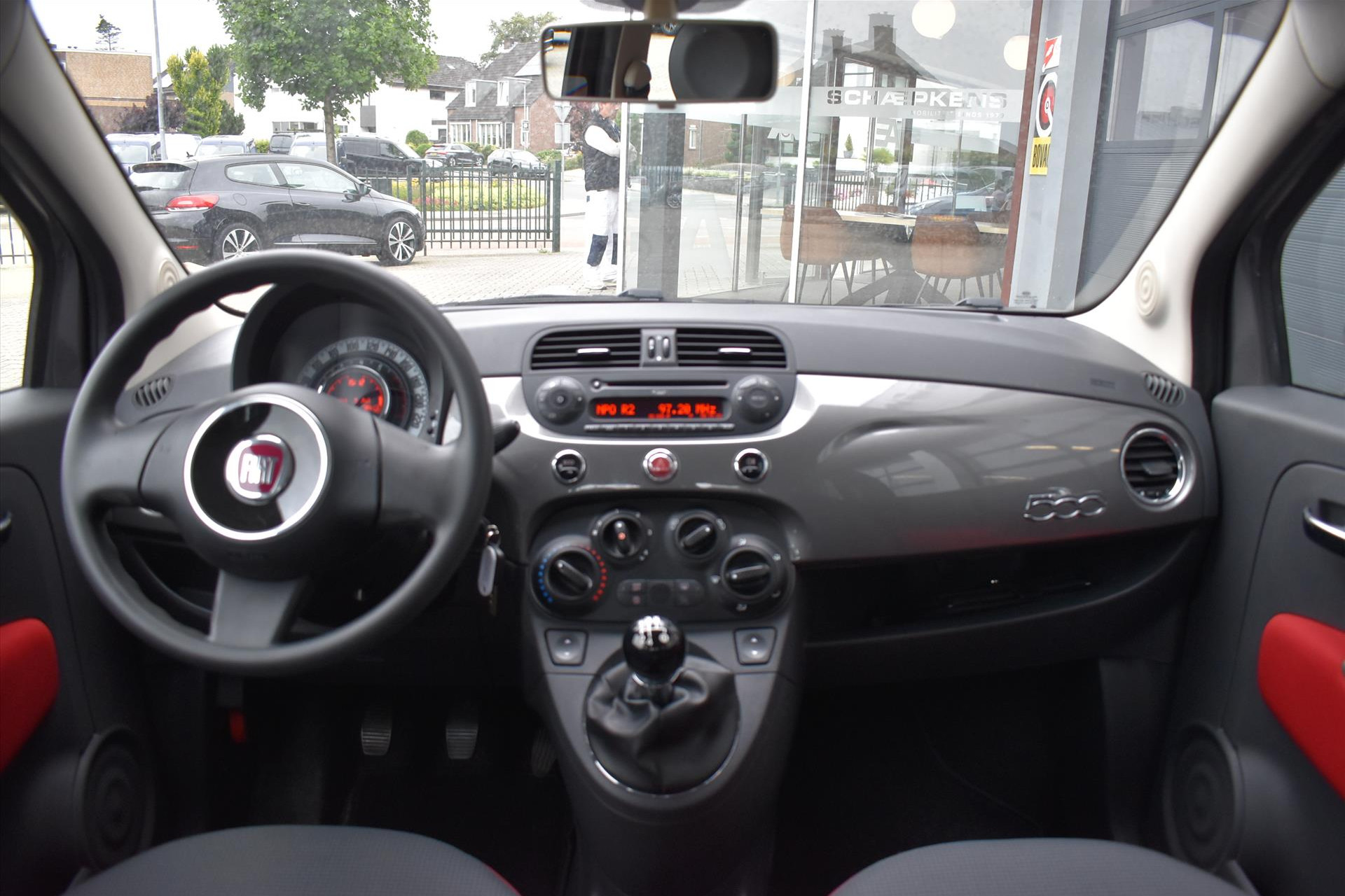 38599985-4.jpg