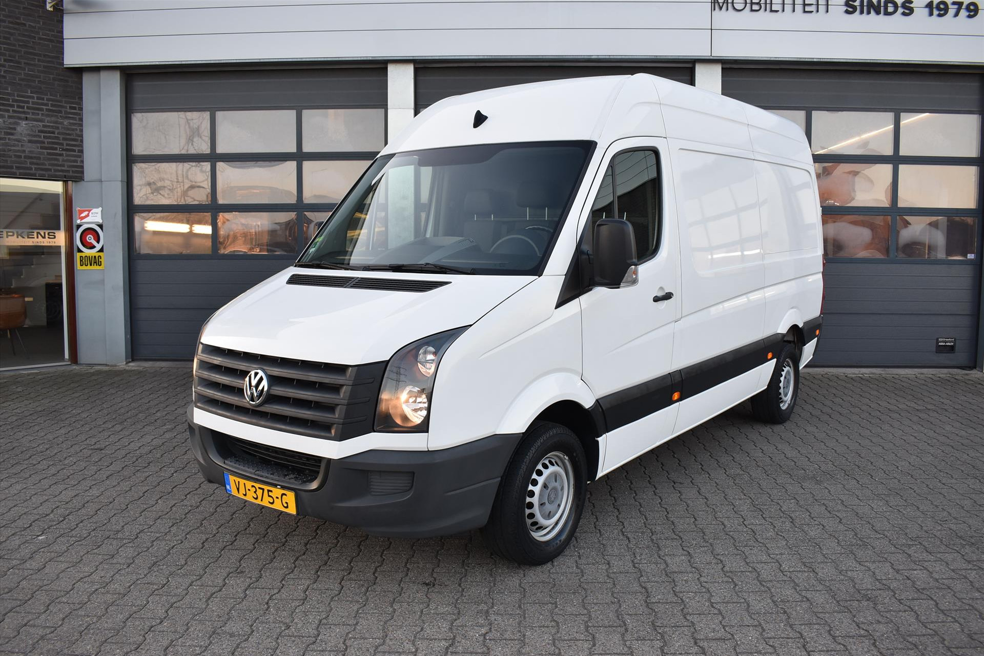 47182767-3.jpg