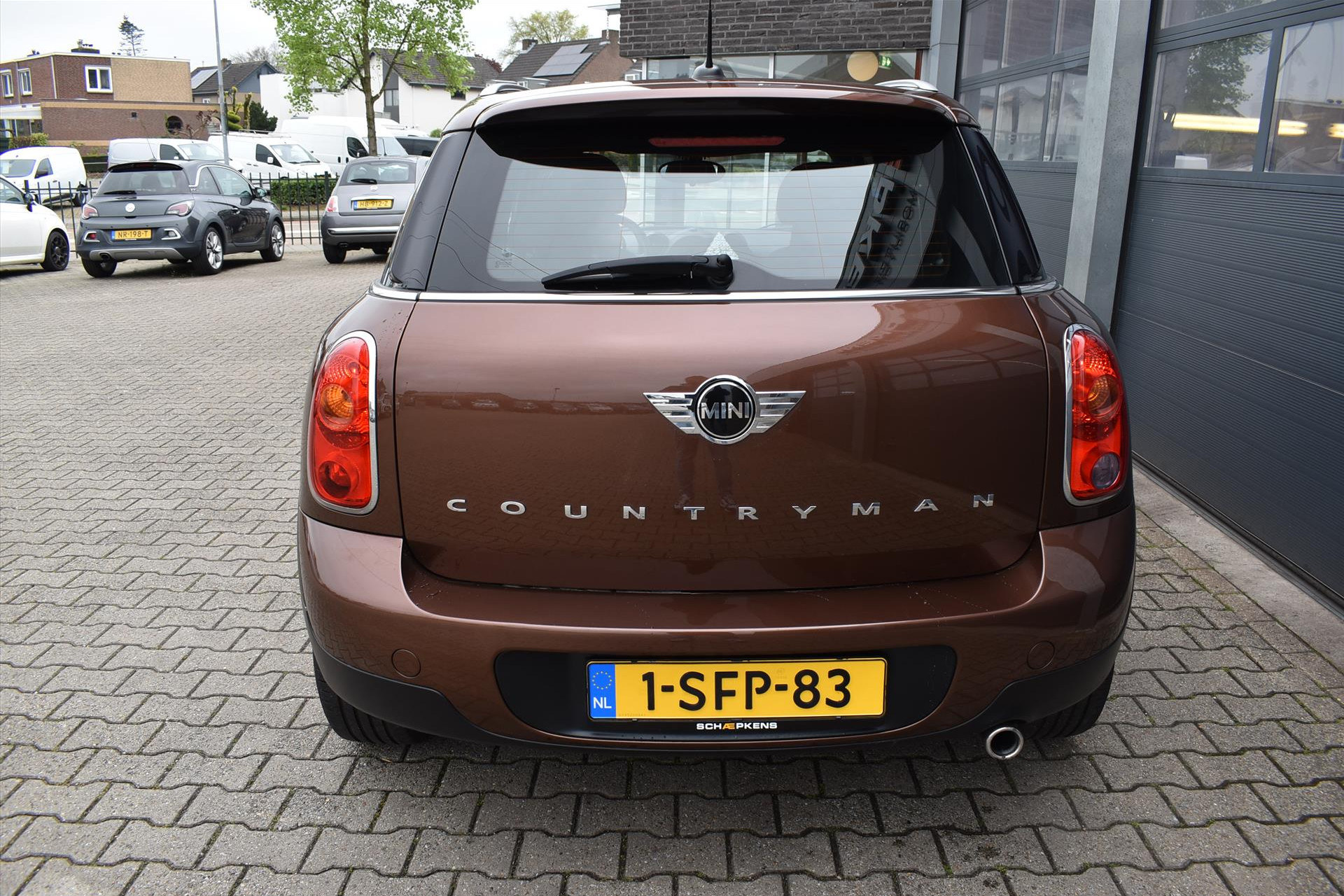 43805160-13.jpg