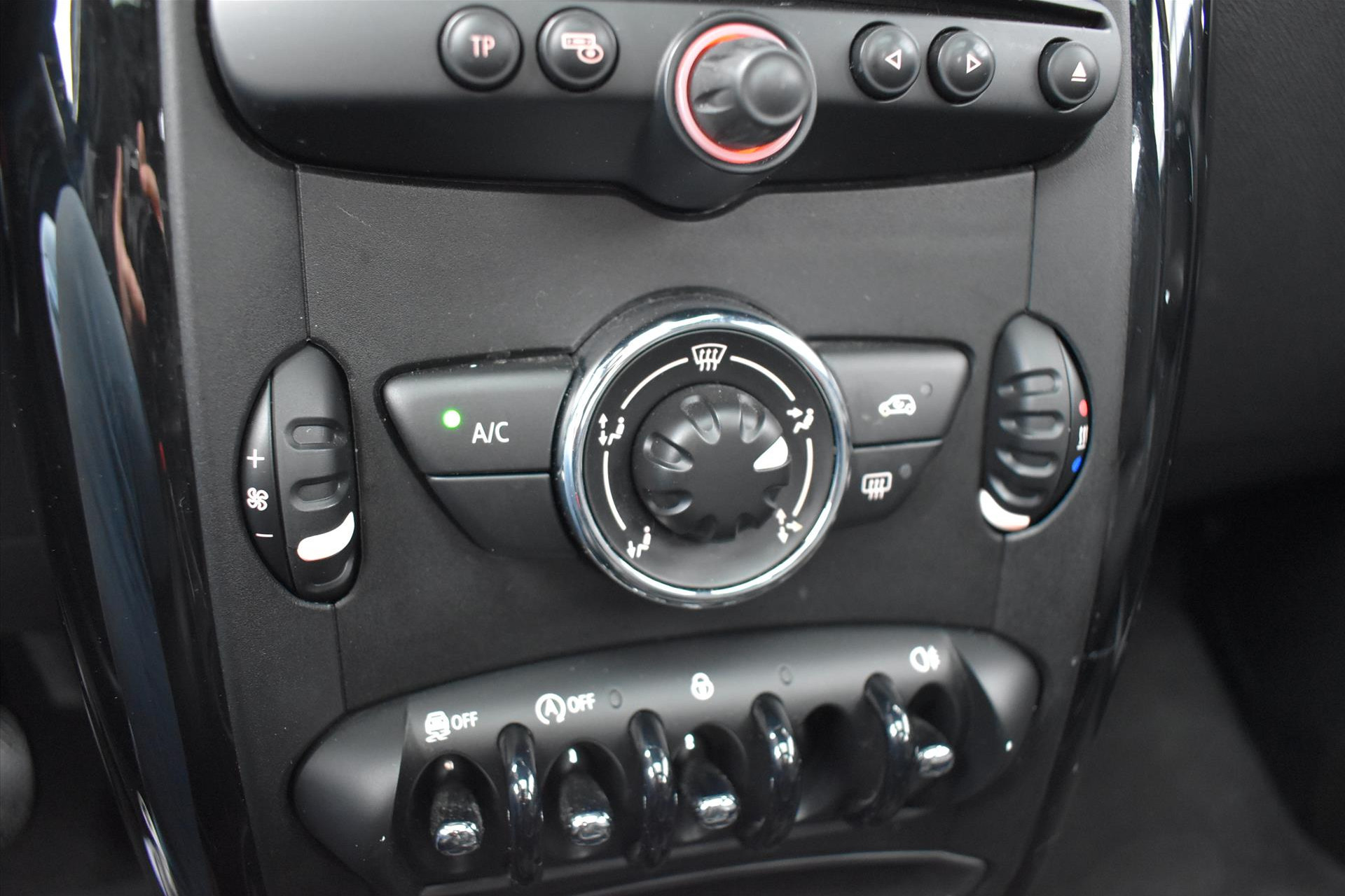 43805160-22.jpg