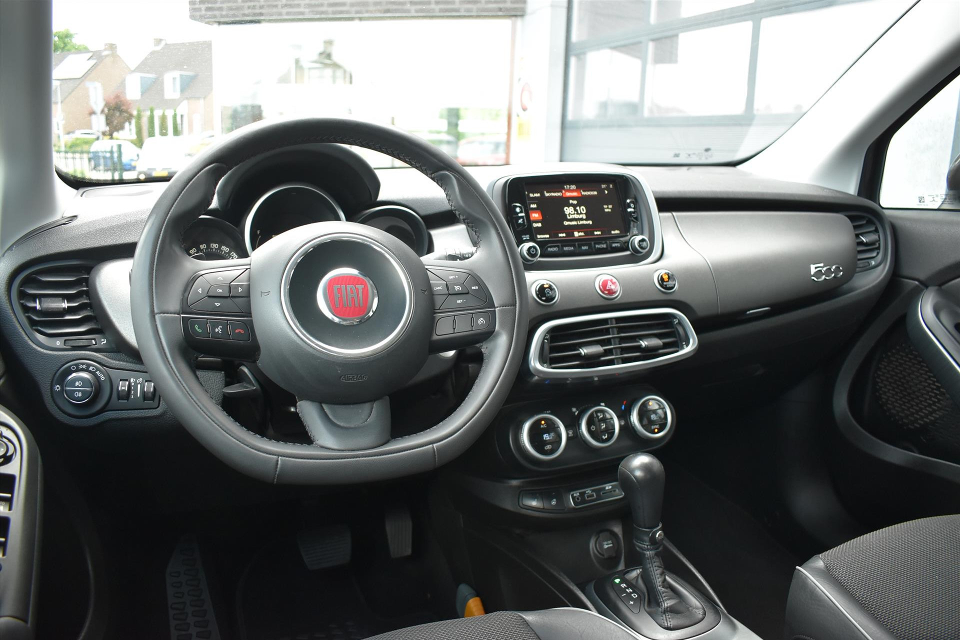 44269070-19.jpg