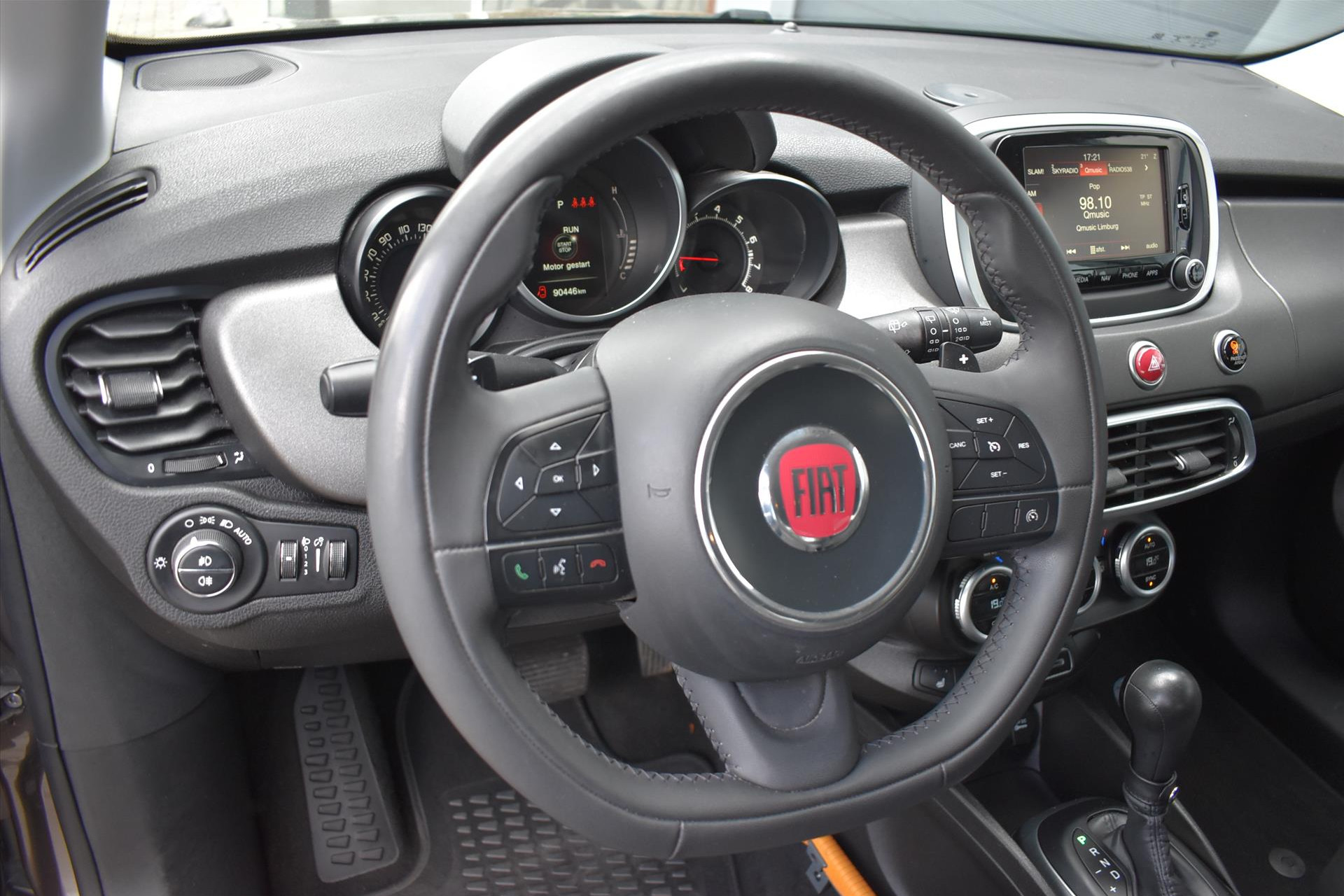44269070-20.jpg