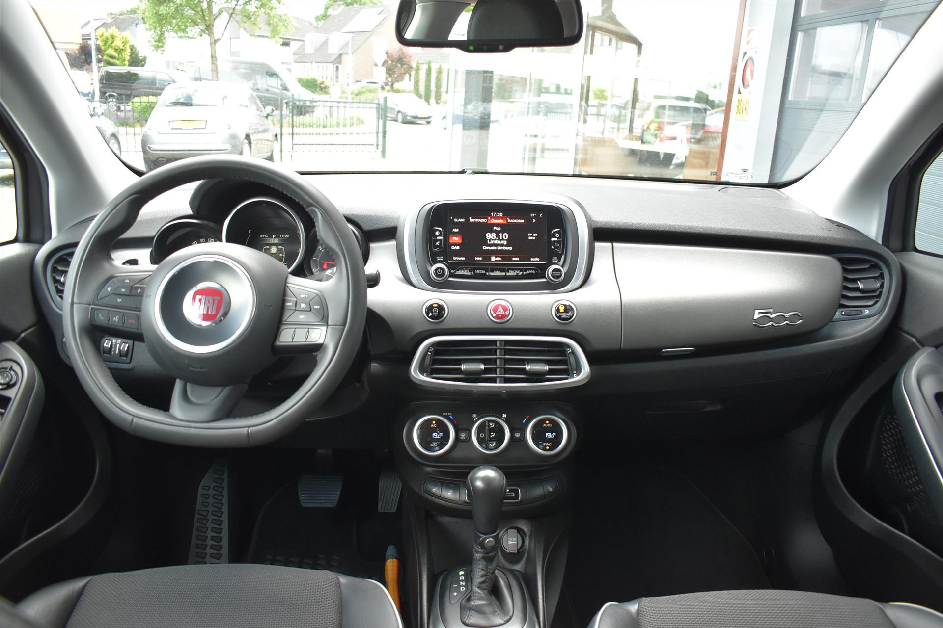 44269070-4.jpg