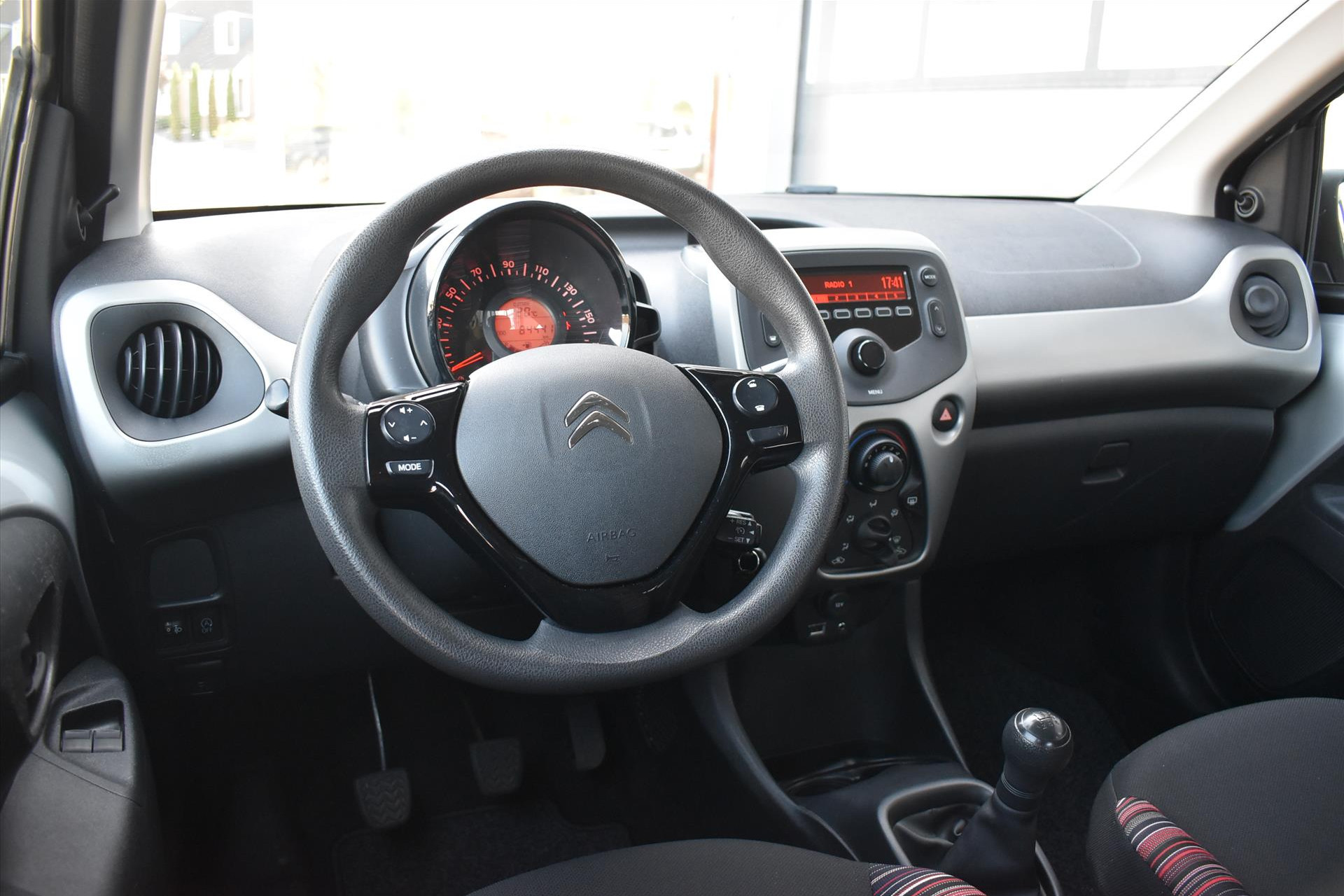 44316441-14.jpg