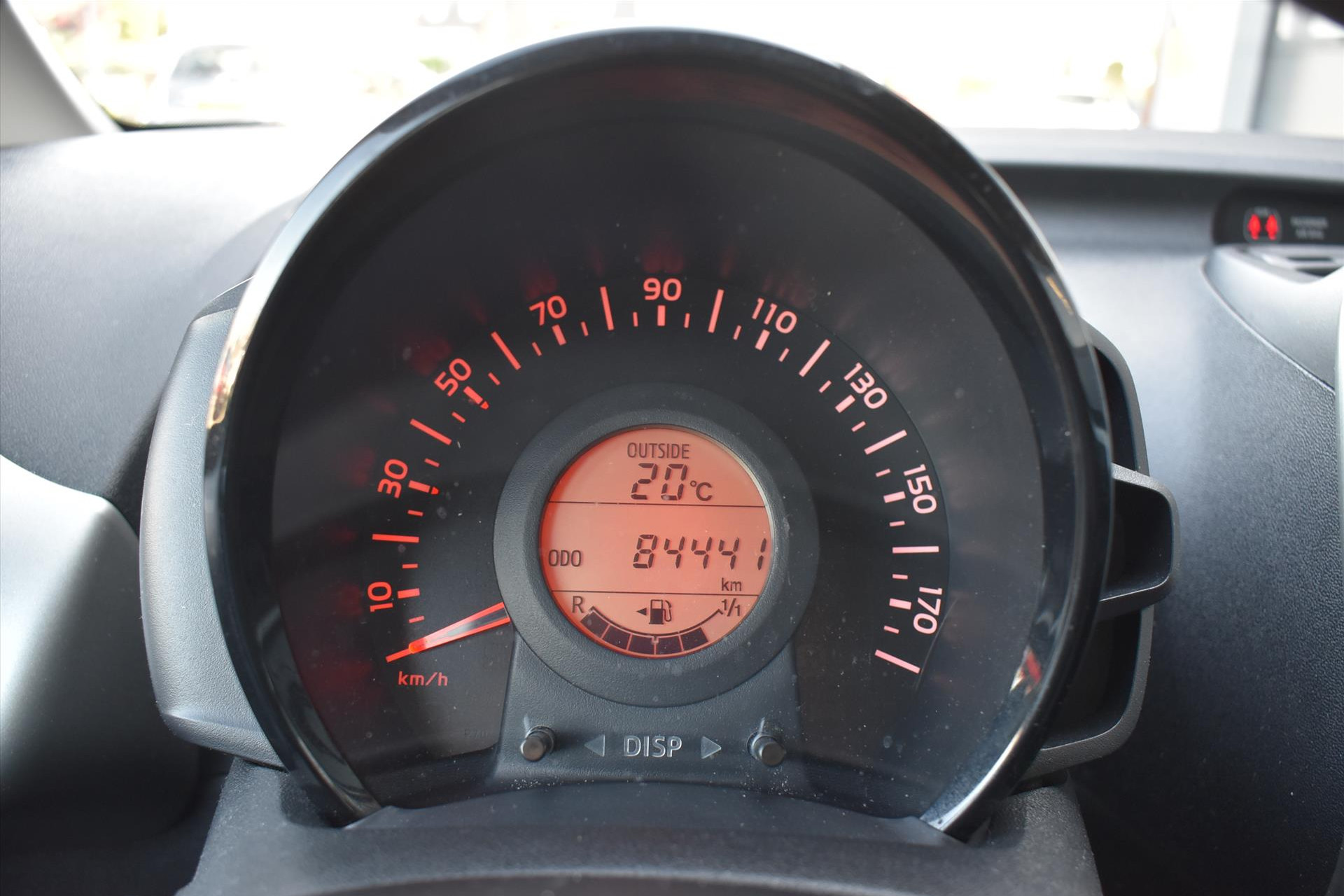44316441-6.jpg