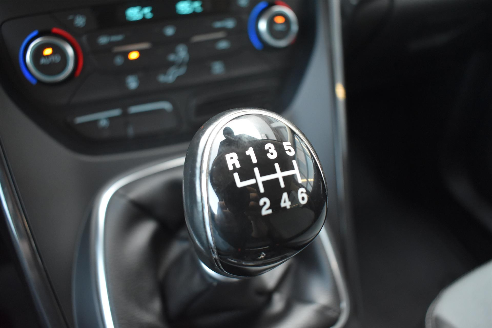 44460832-25.jpg