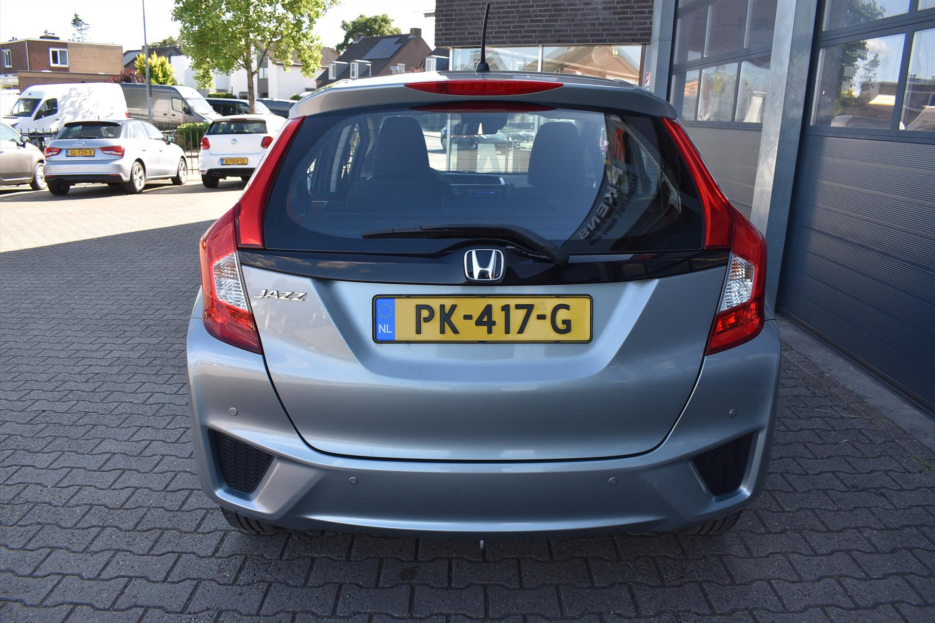 44770047-10.jpg