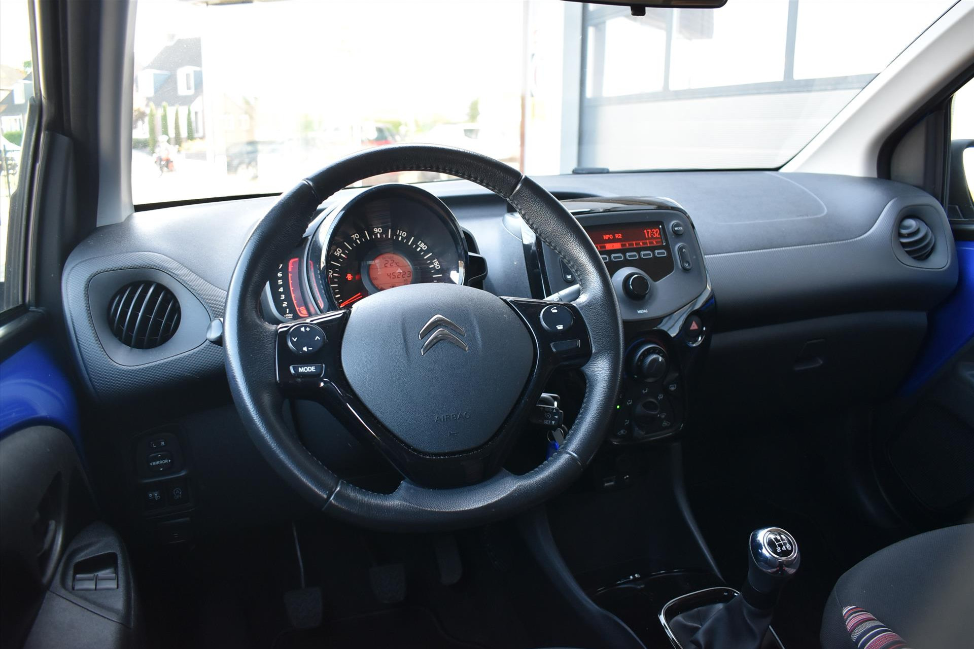 44771451-13.jpg