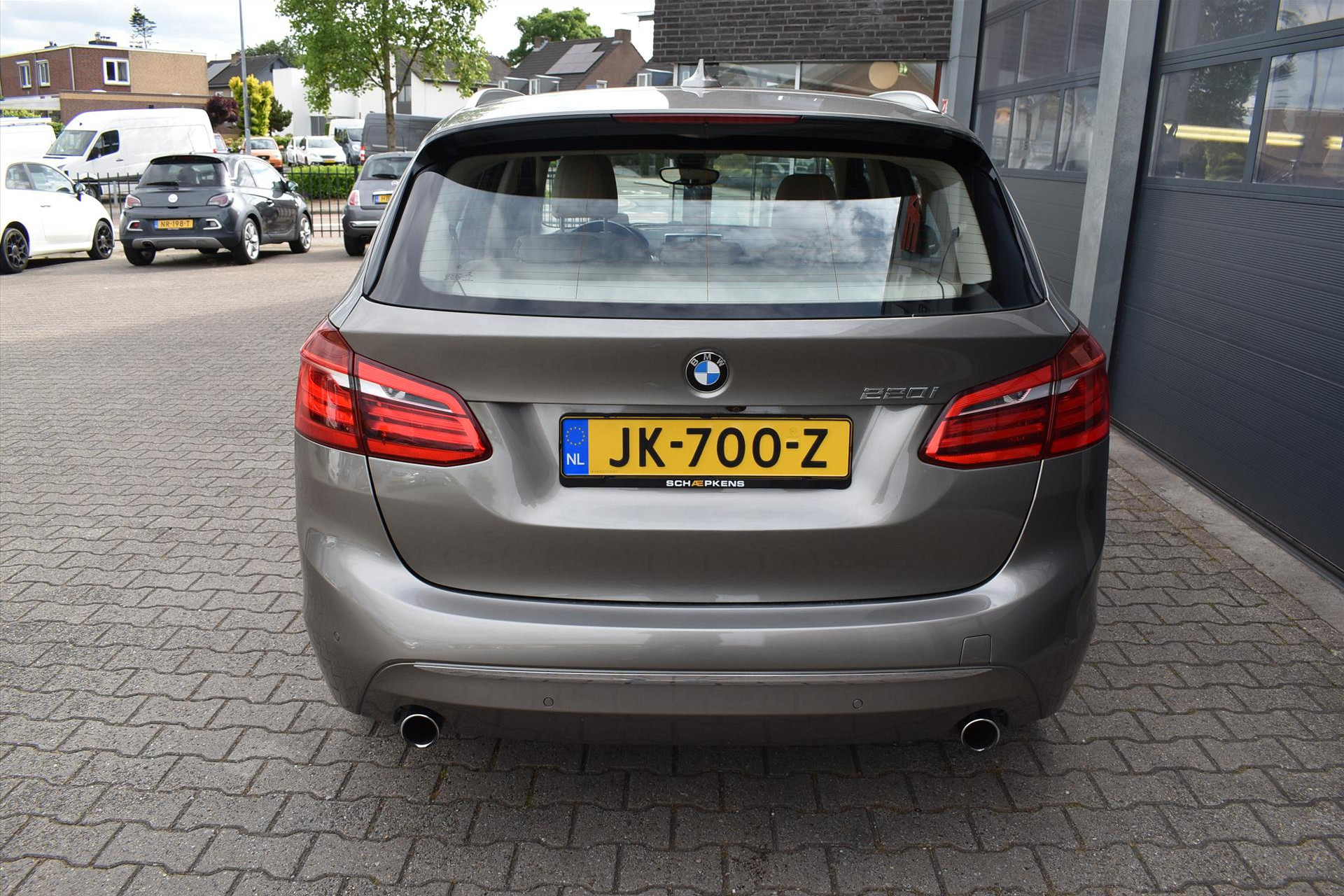 44908270-14.jpg