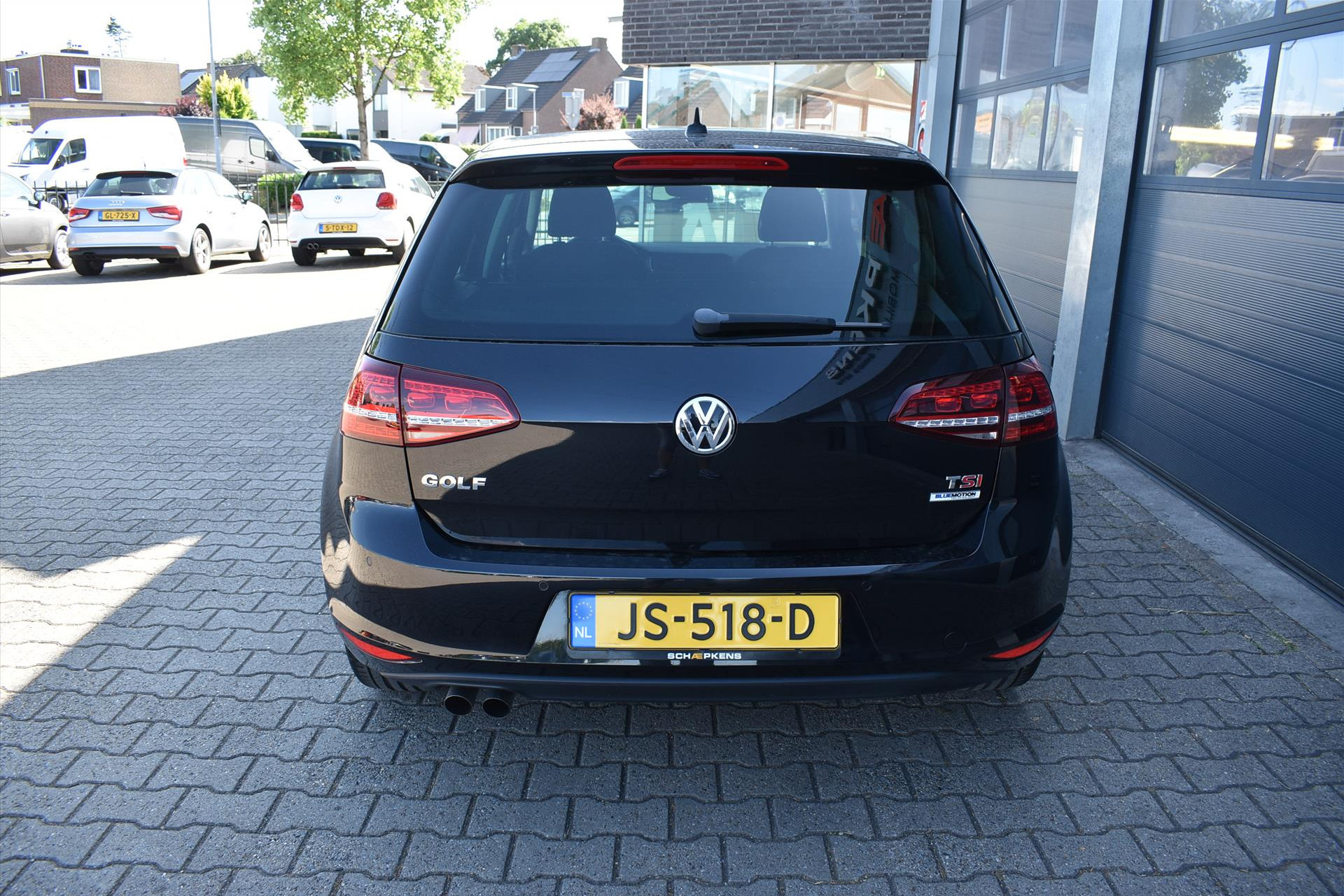 44982090-19.jpg