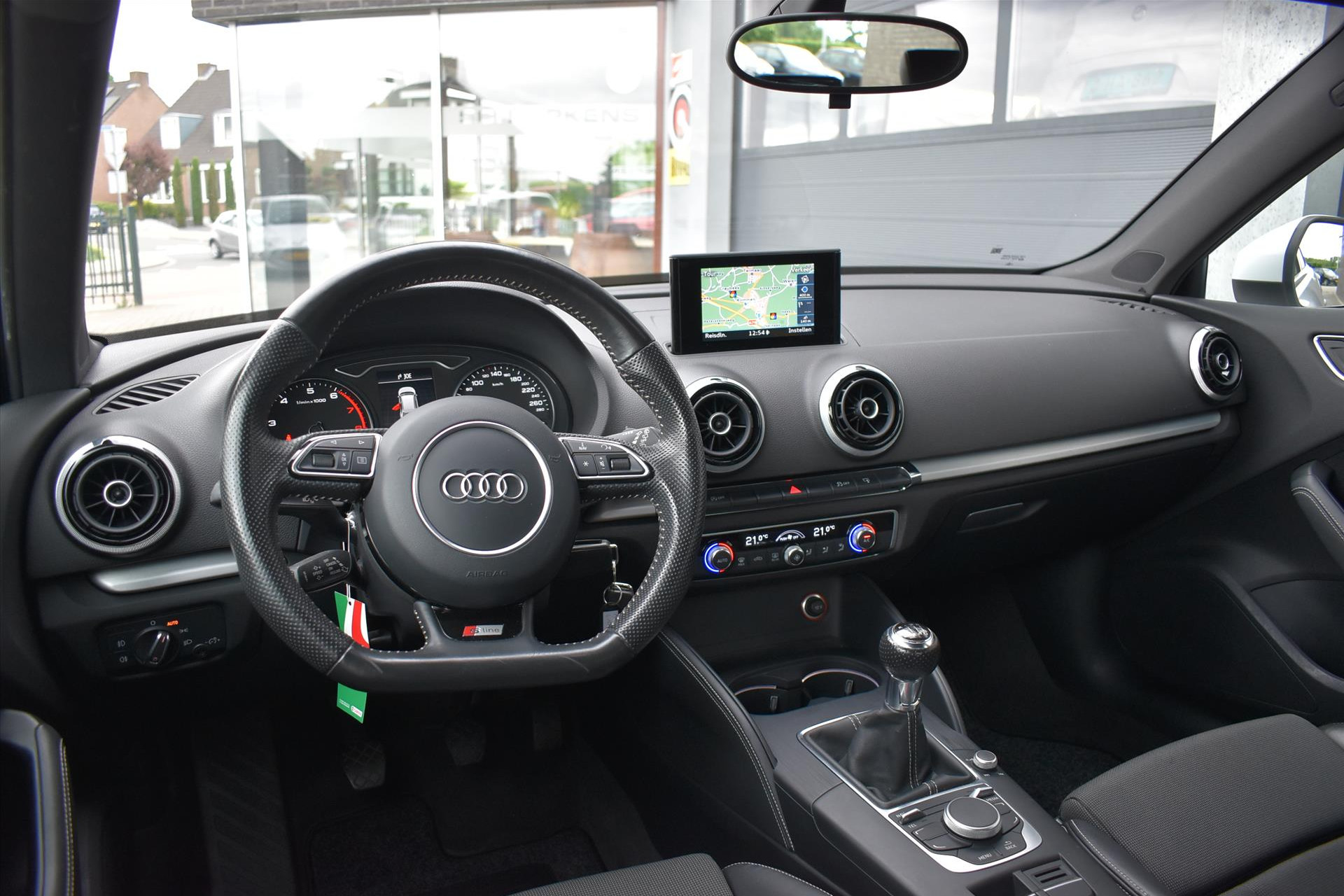 45079654-17.jpg