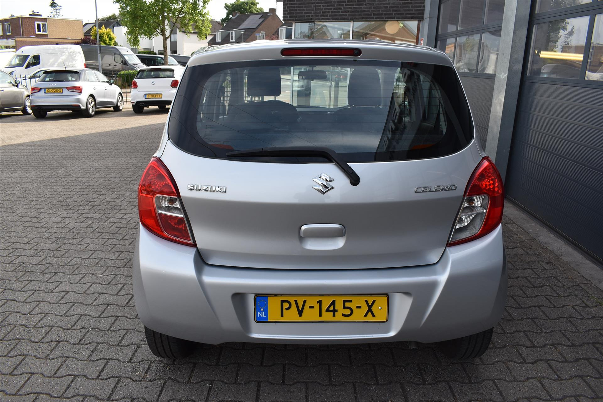 45733299-12.jpg