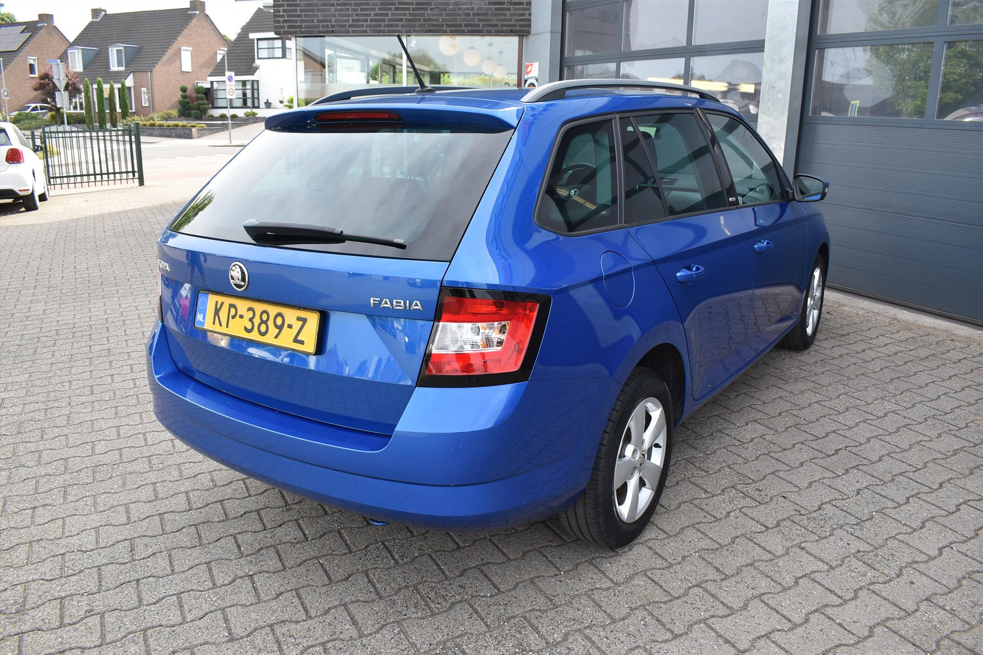 45739810-15.jpg