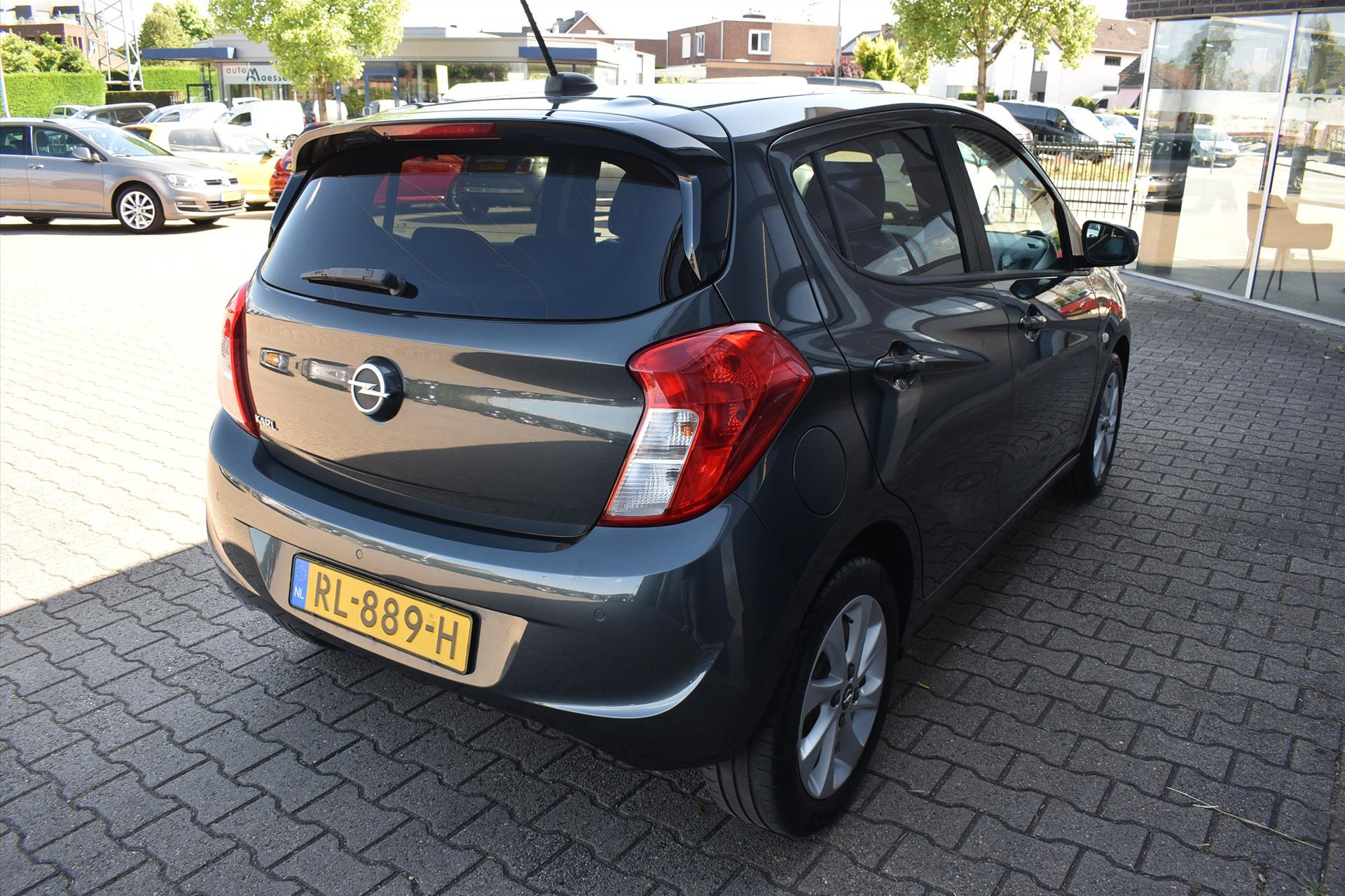 45762510-15.jpg