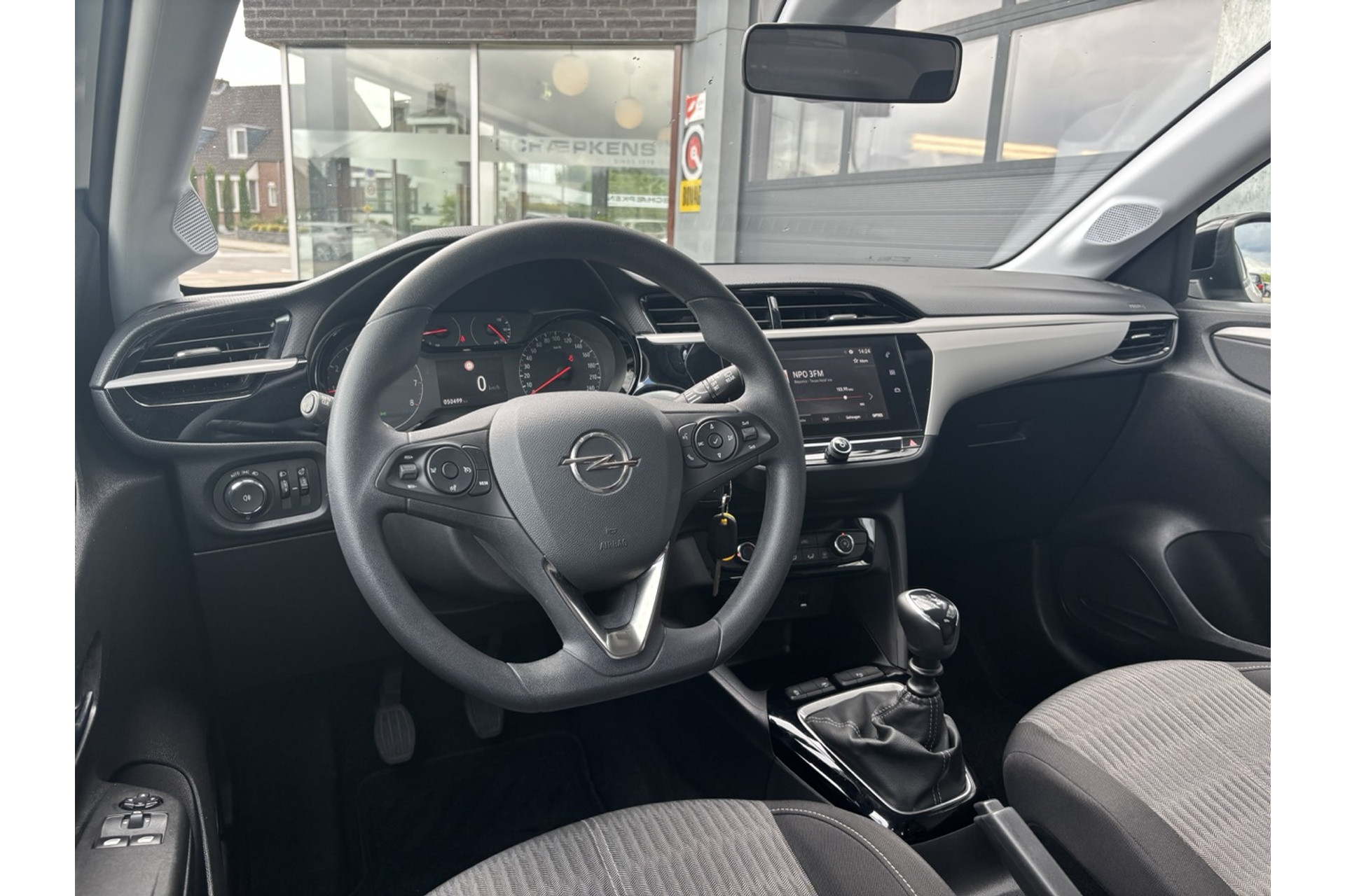 45825743-14.jpg