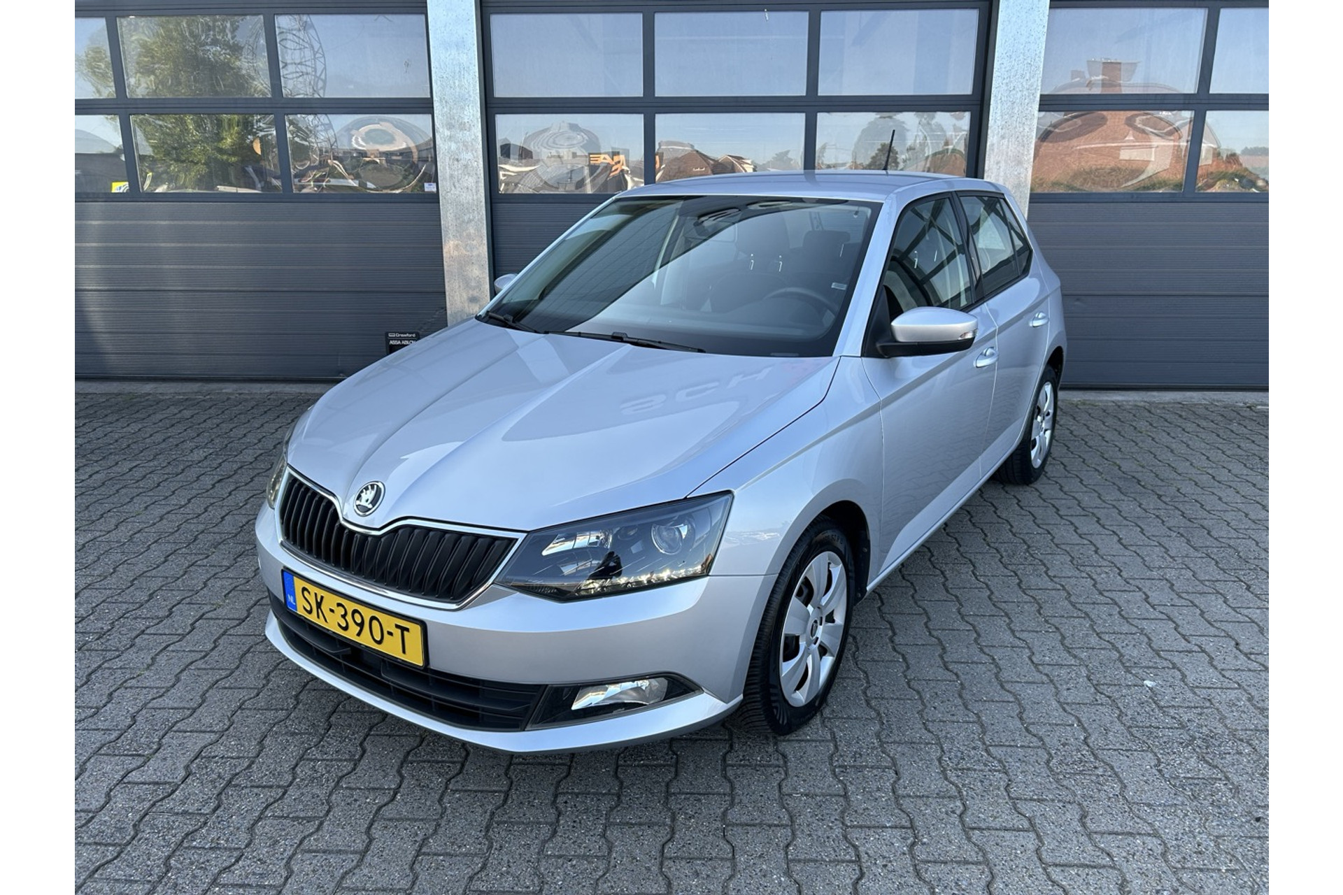 38599985-24.jpg
