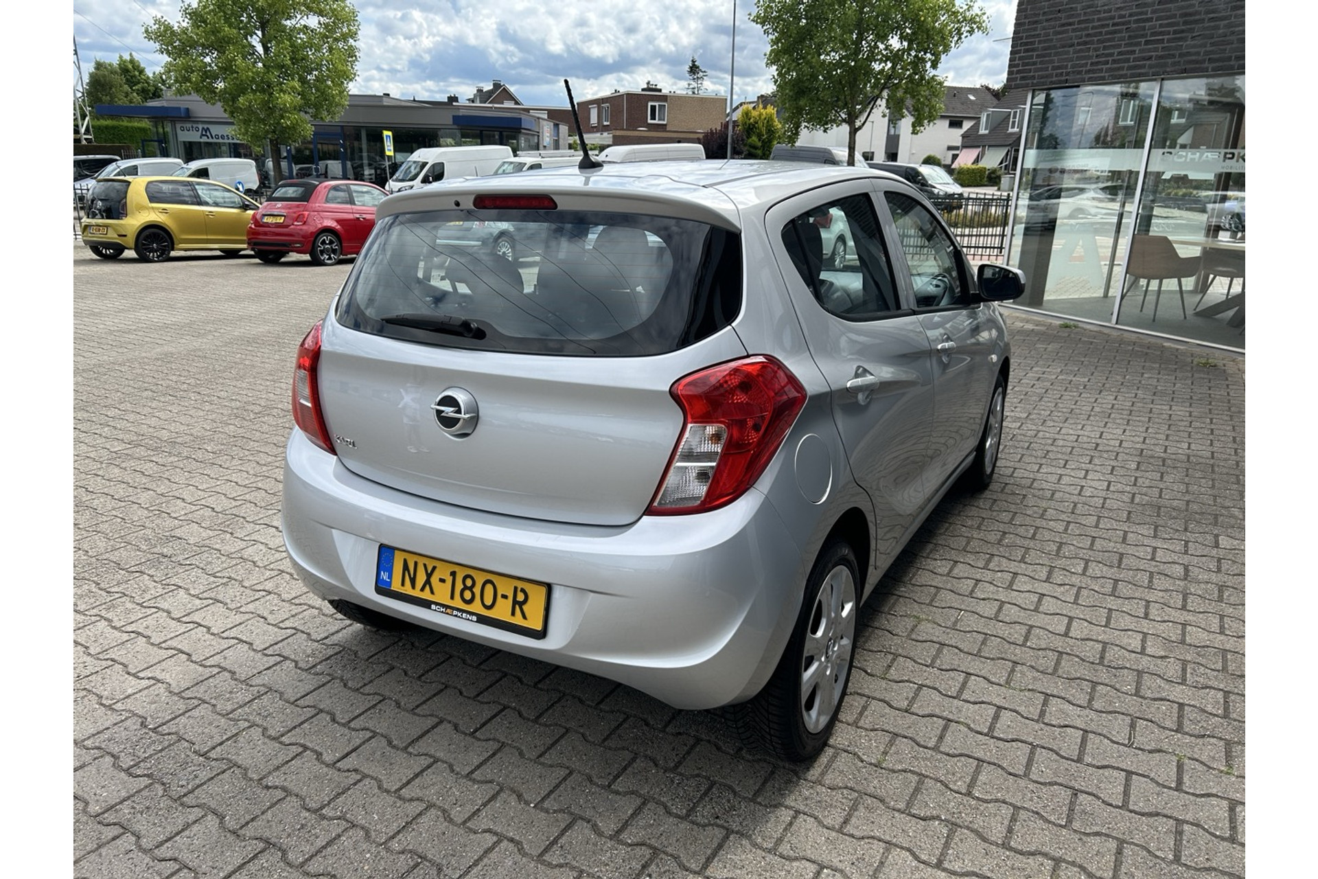 46541801-16.jpg