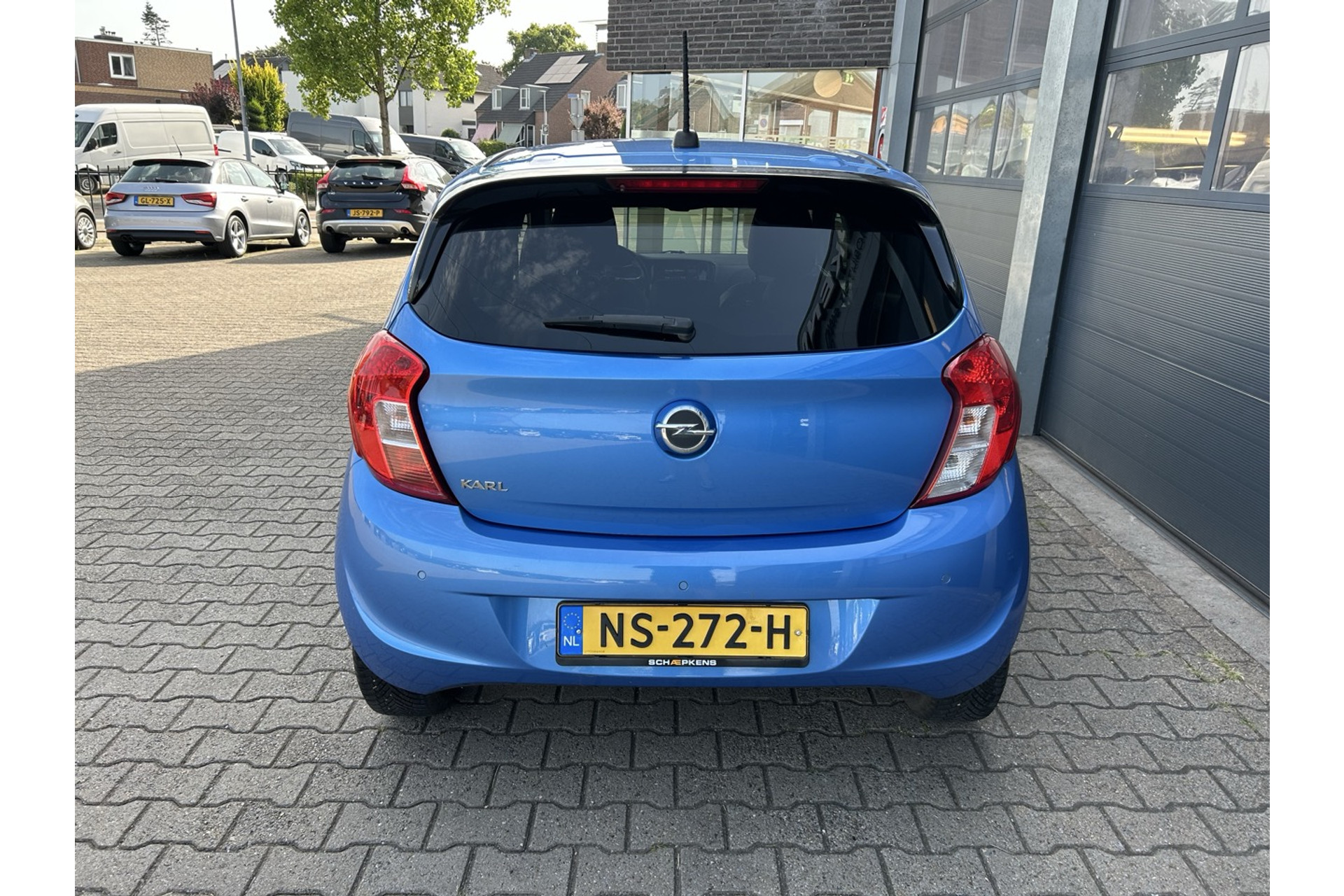 46604987-14.jpg