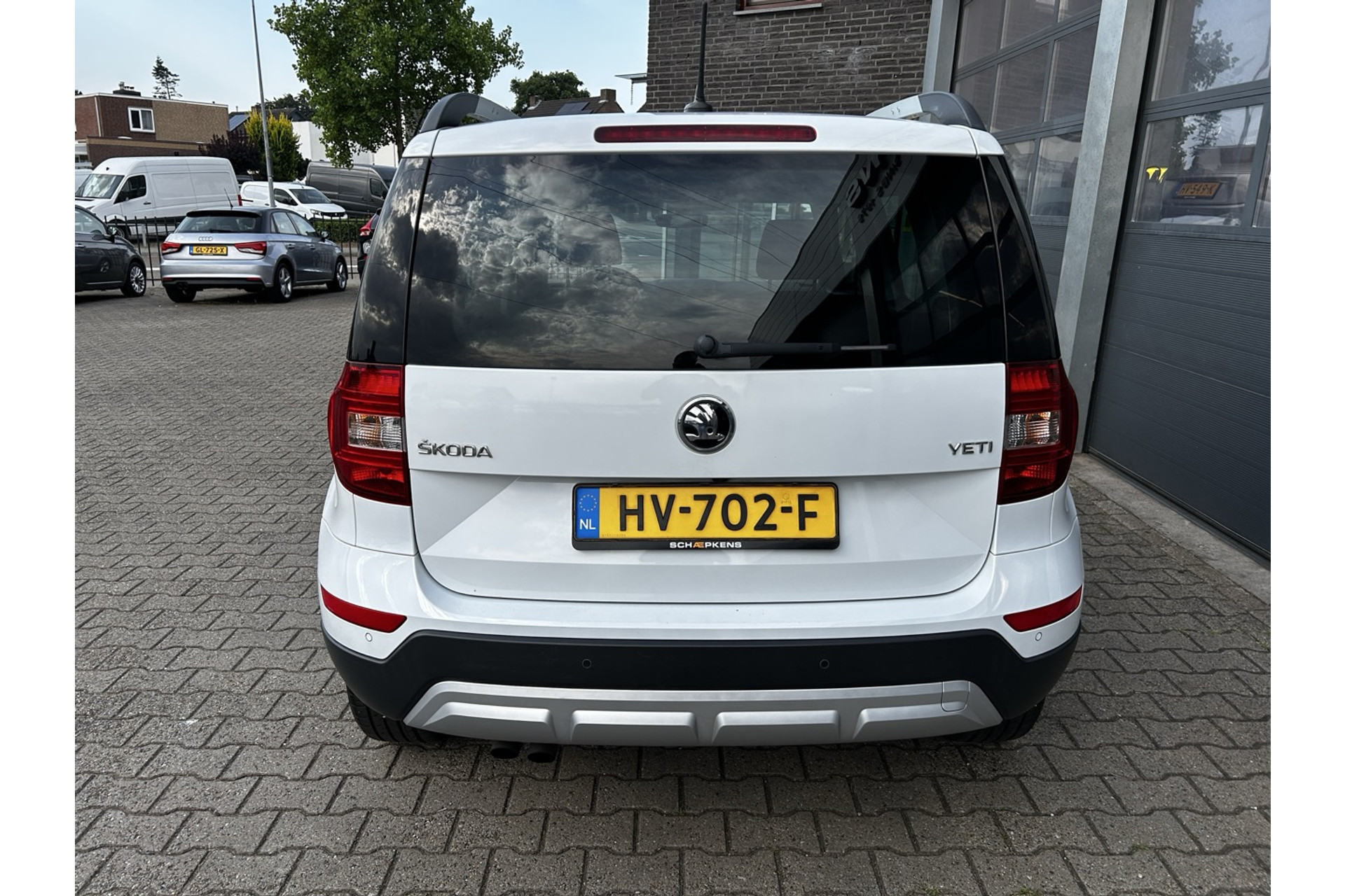 46605182-14.jpg