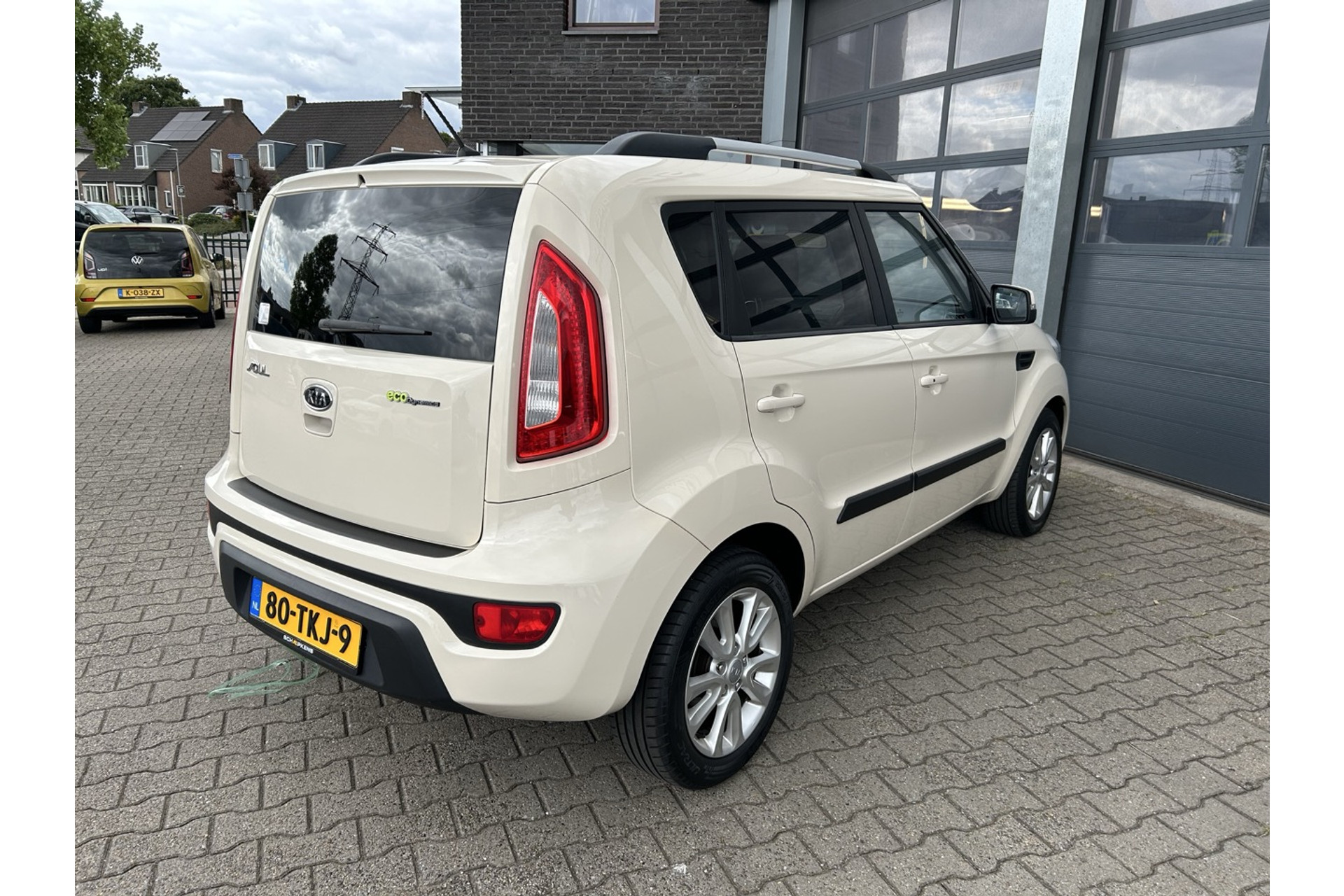 46739320-16.jpg