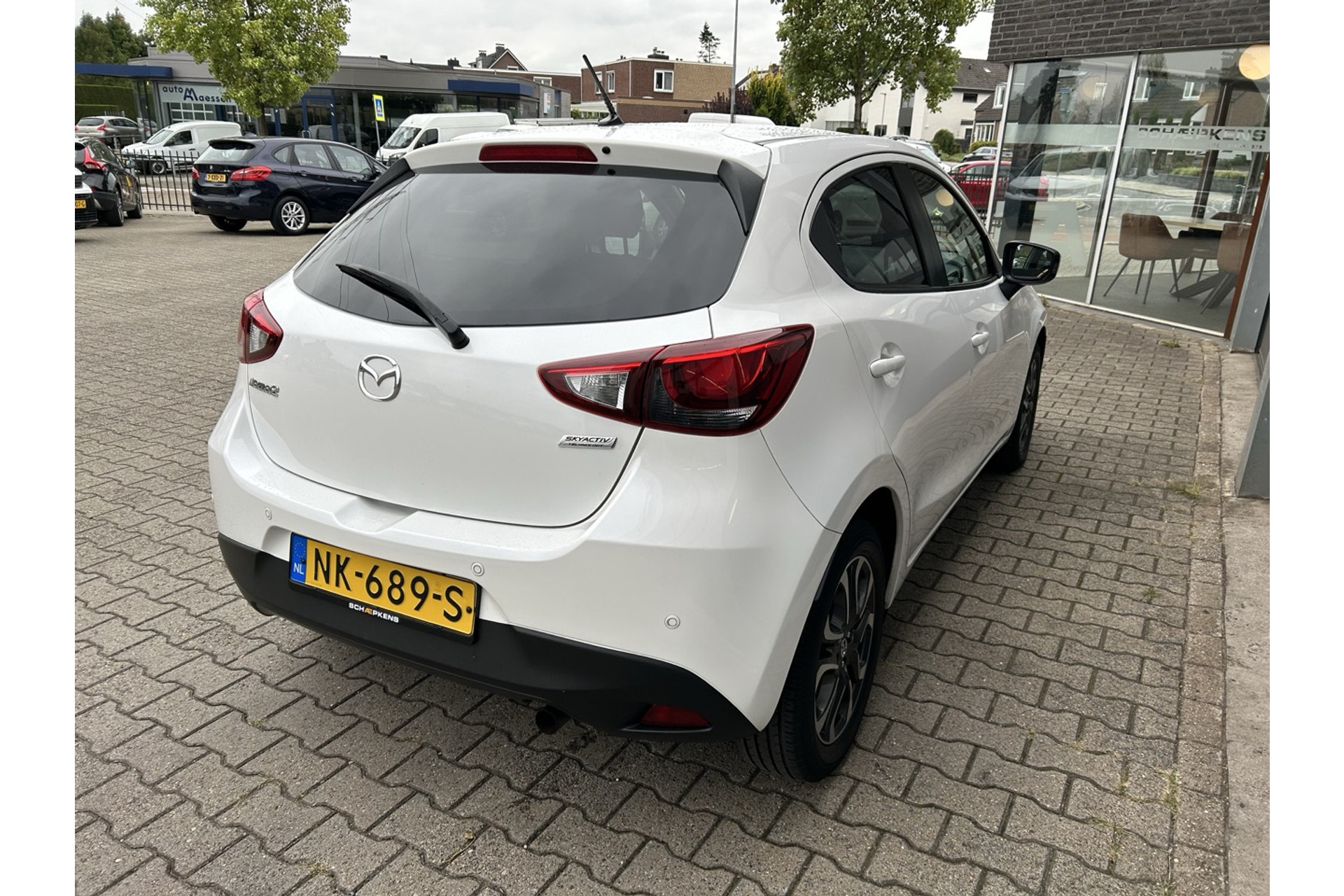 46799454-14.jpg