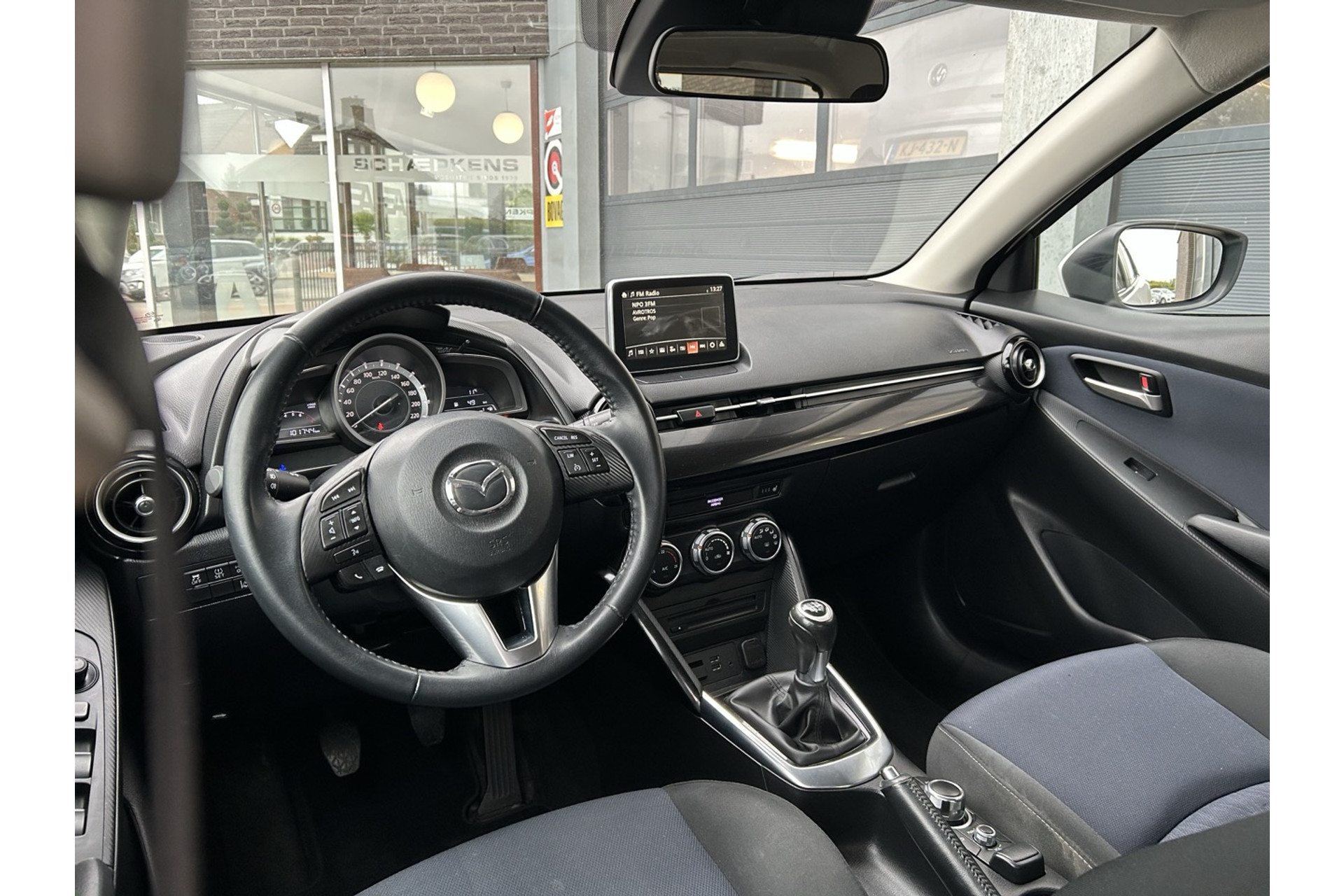 46799454-18.jpg