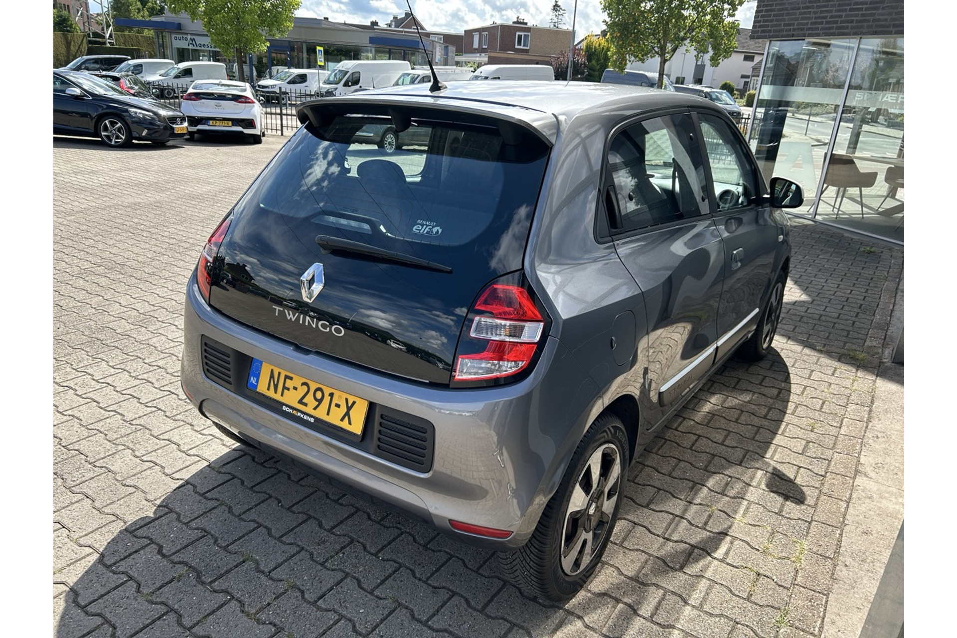 46892298-13.jpg