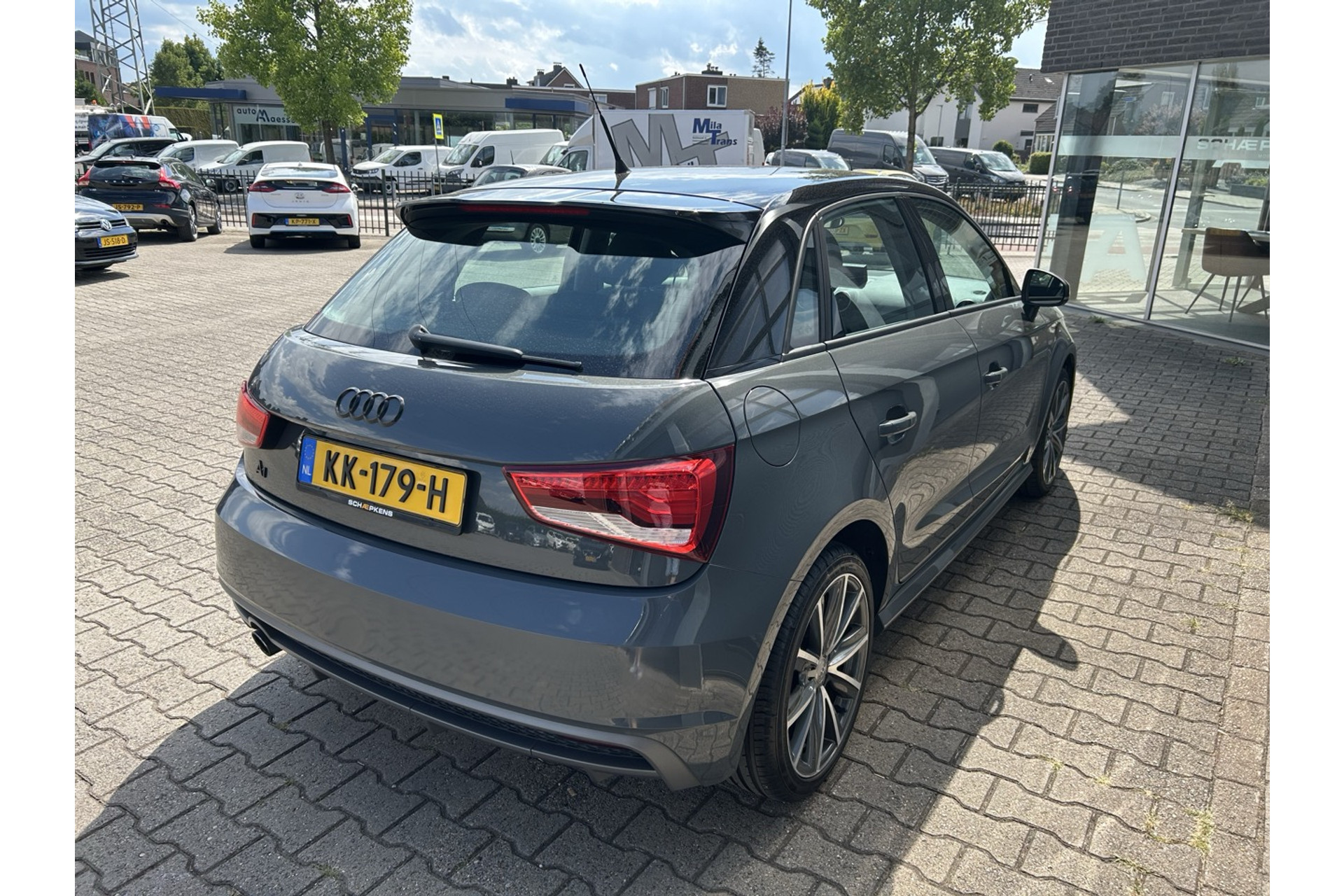 46976344-13.jpg