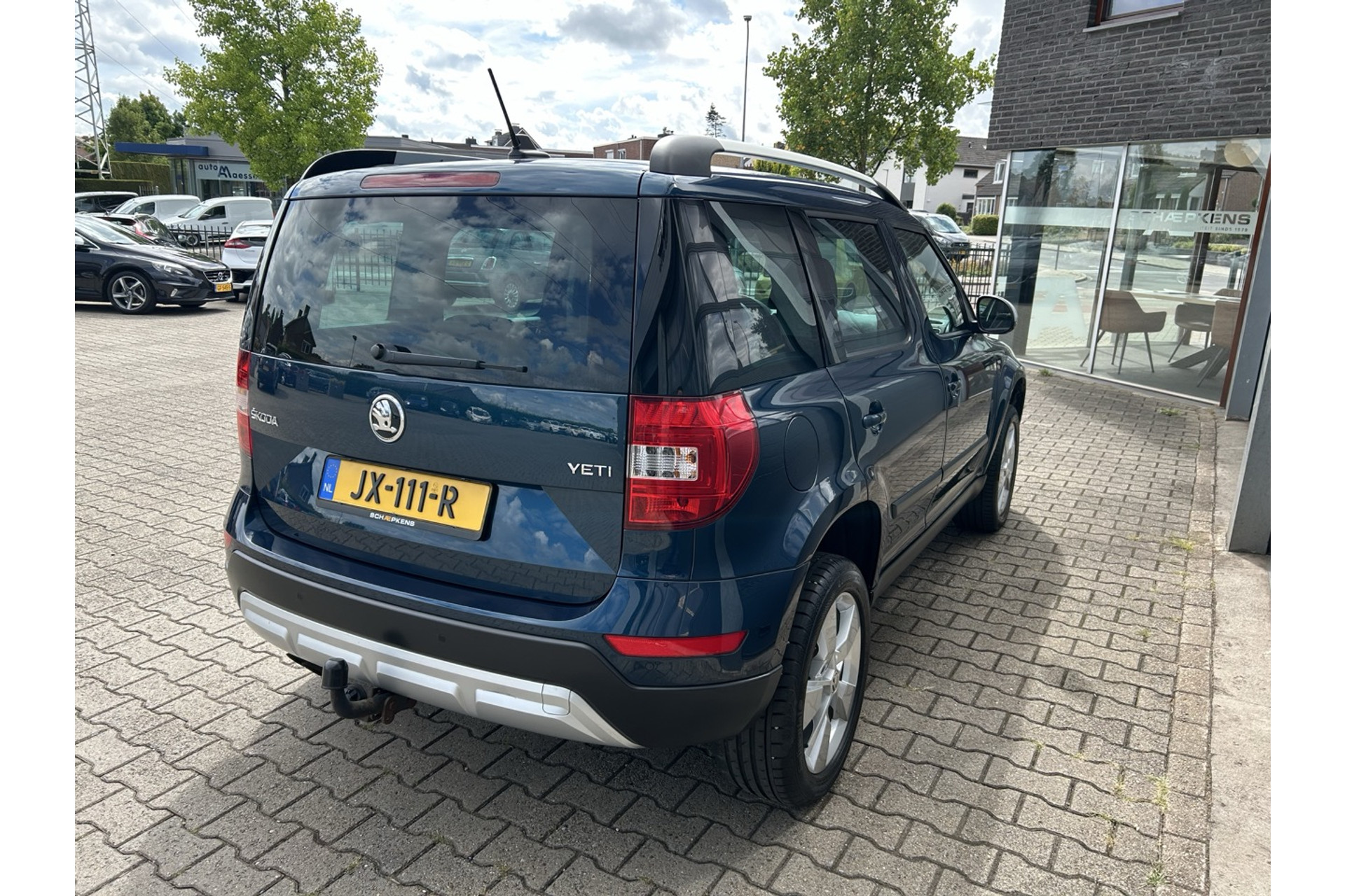 47013355-17.jpg