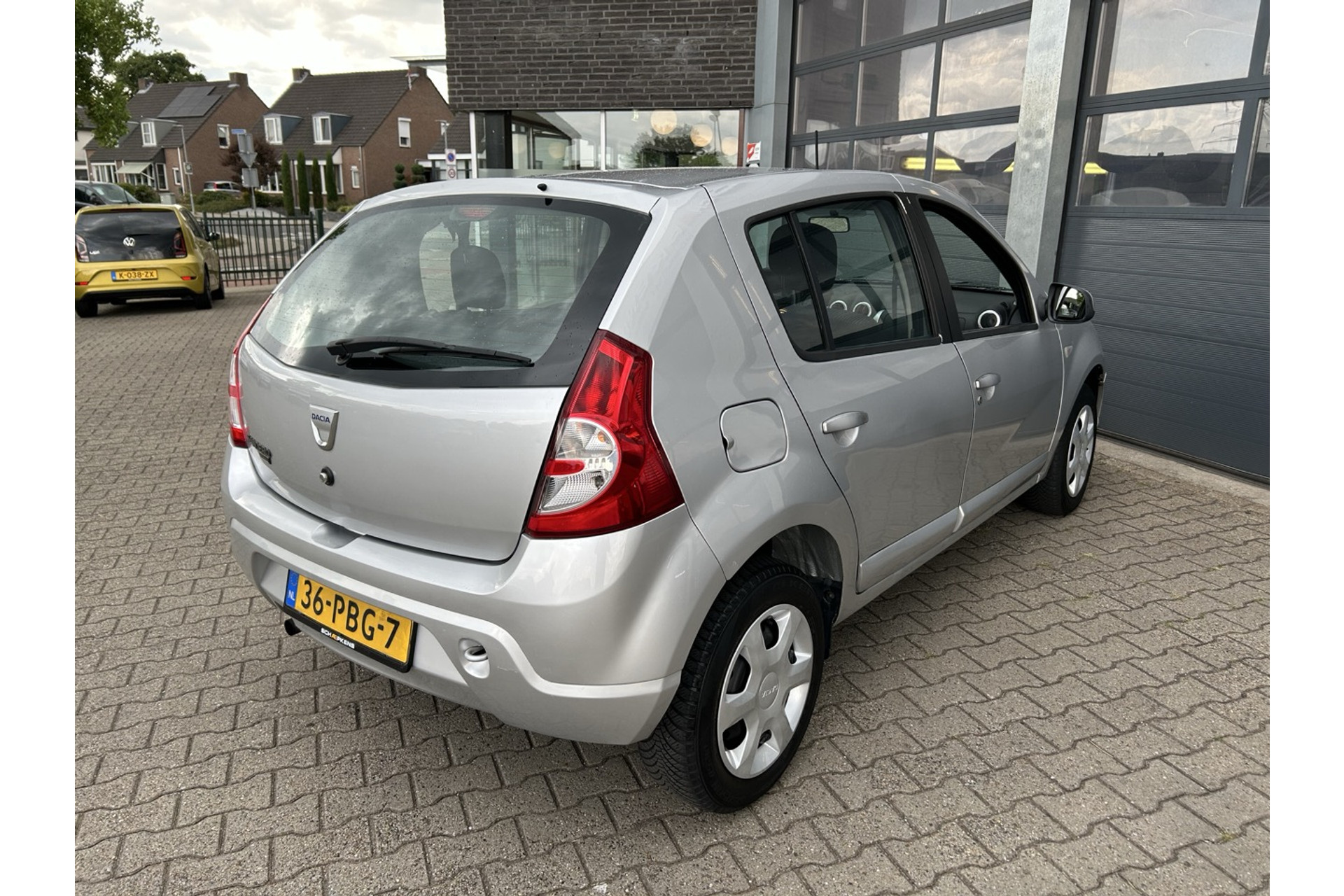 47019617-17.jpg