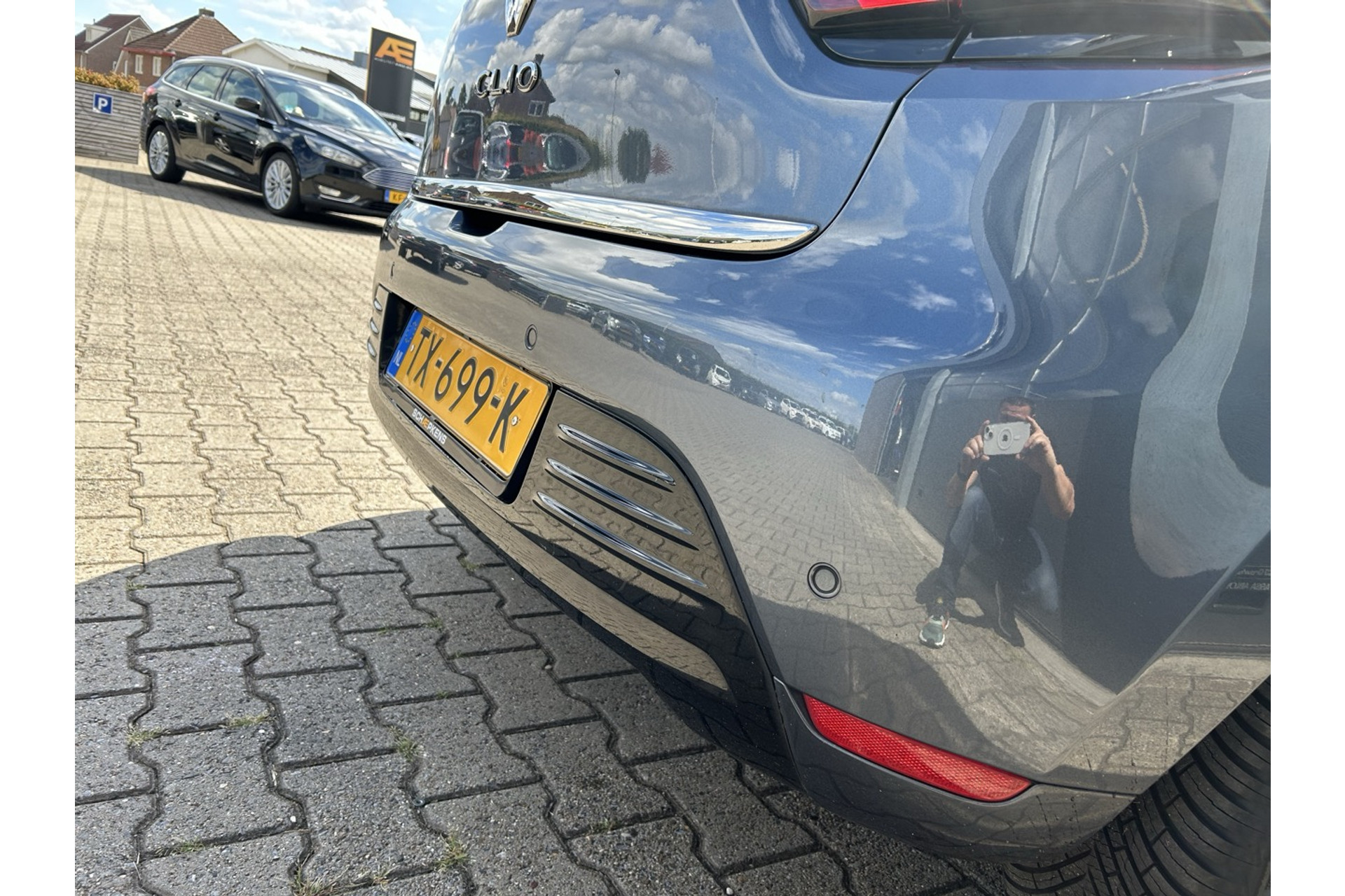 47047836-16.jpg