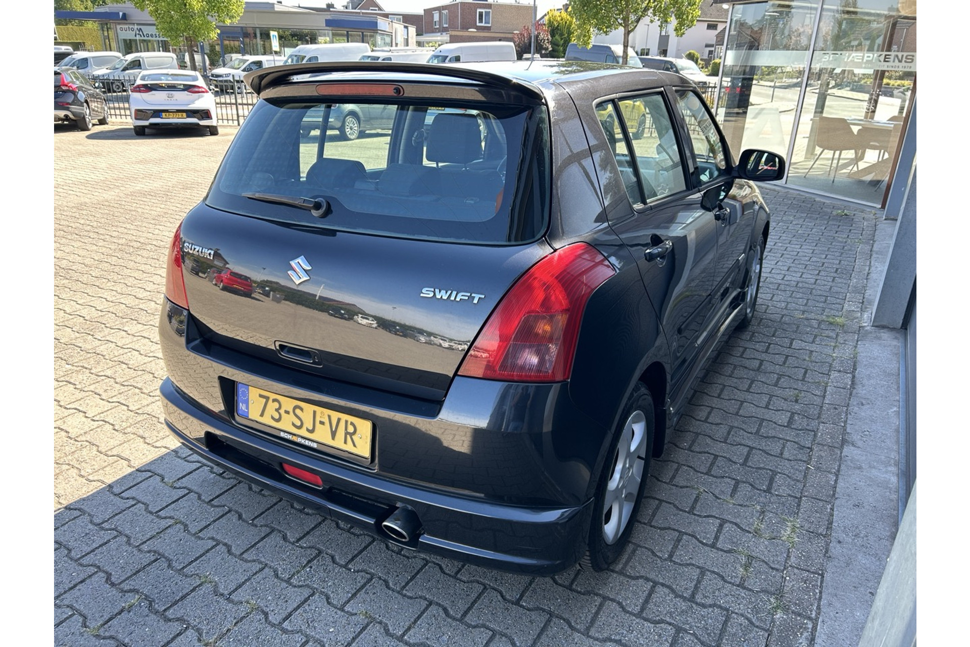 47142628-14.jpg