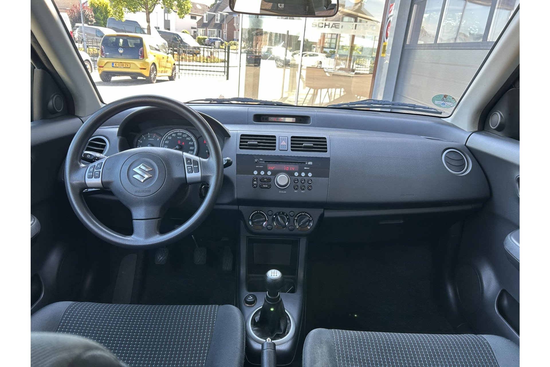 47142628-4.jpg