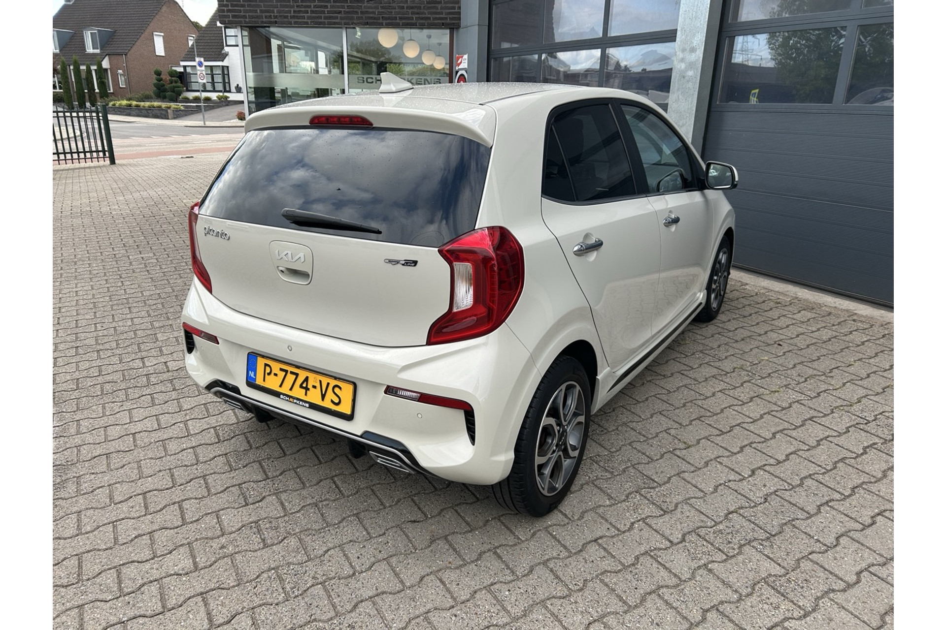 47186040-16.jpg