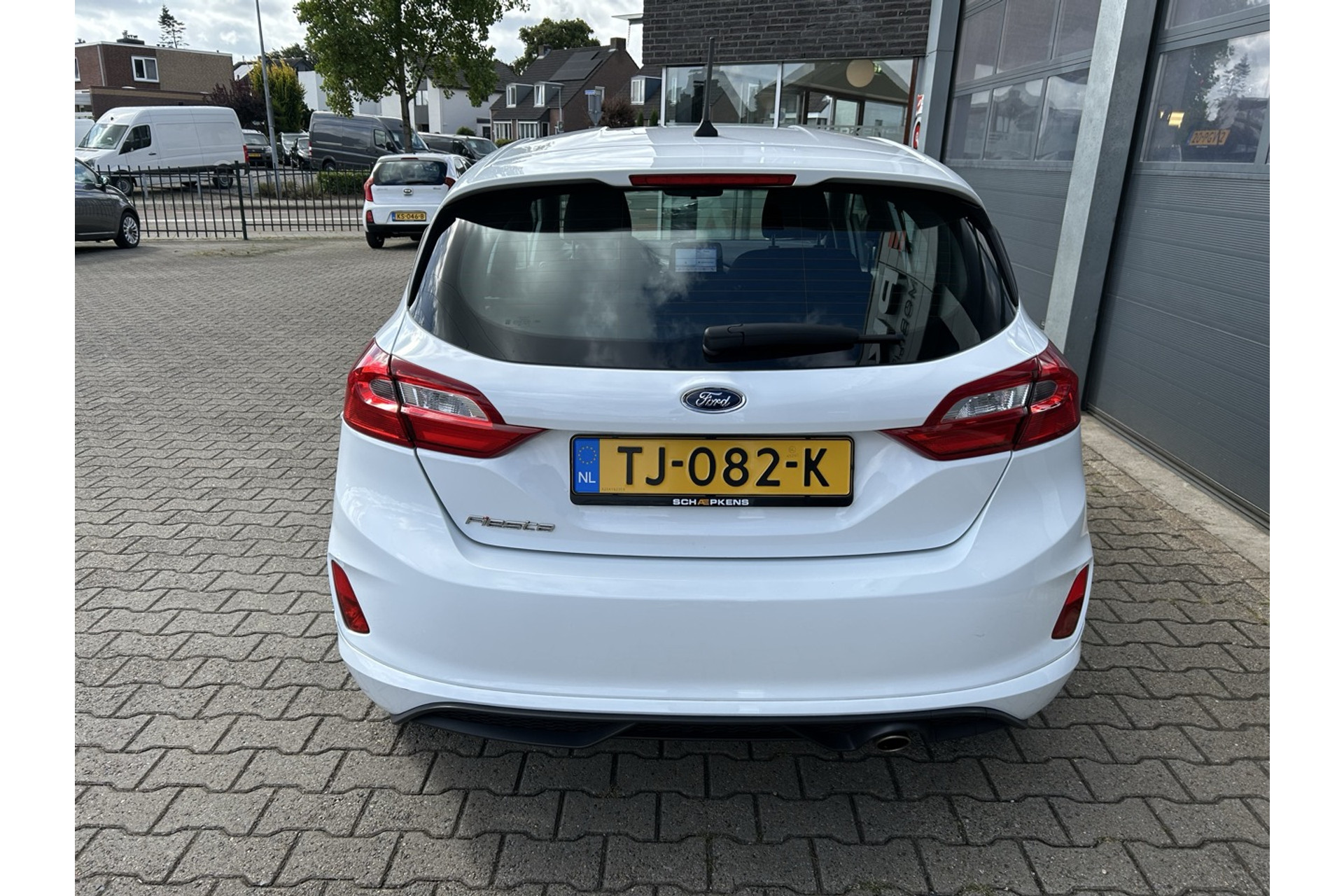 47231778-13.jpg