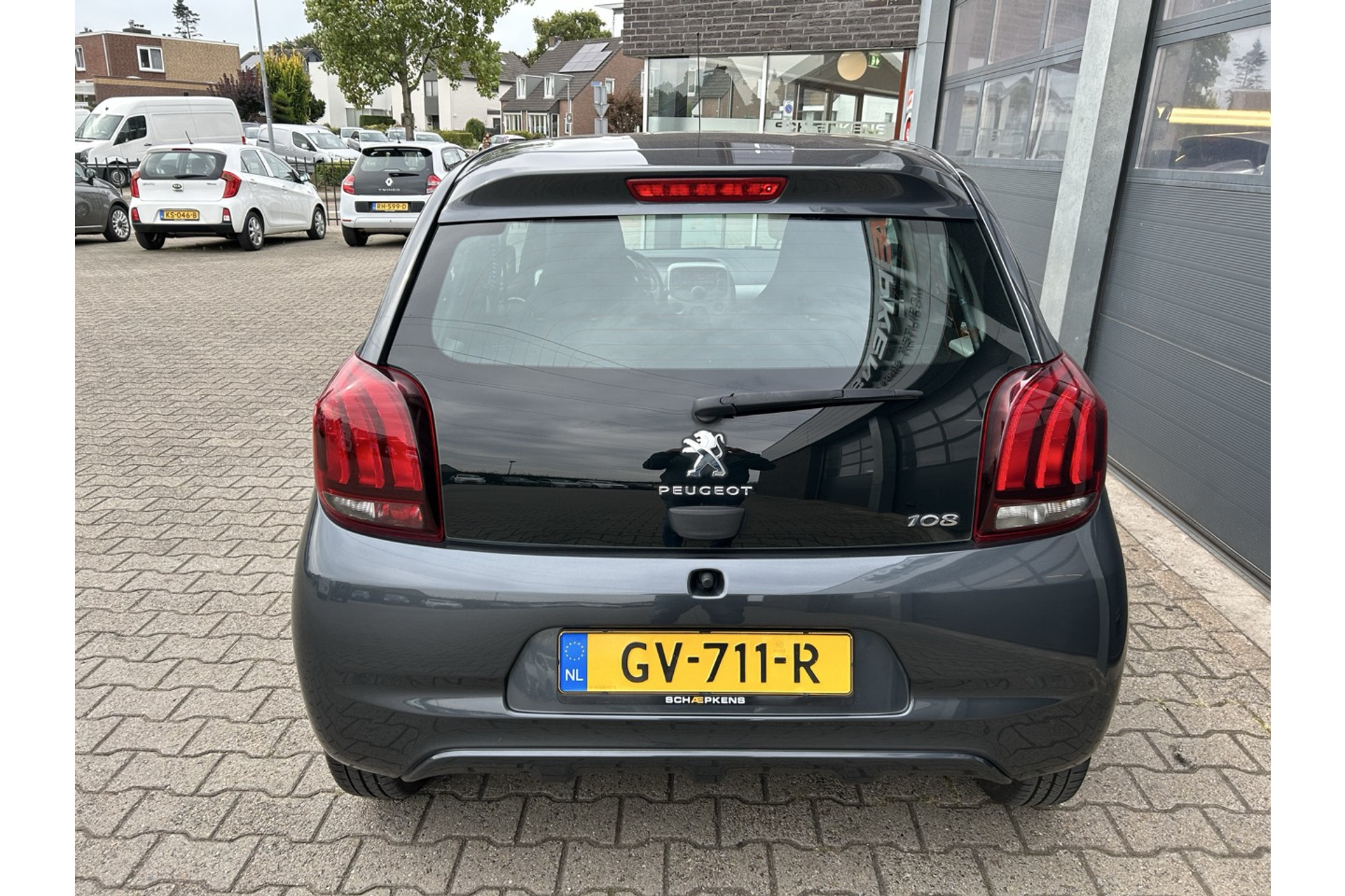 47232211-13.jpg
