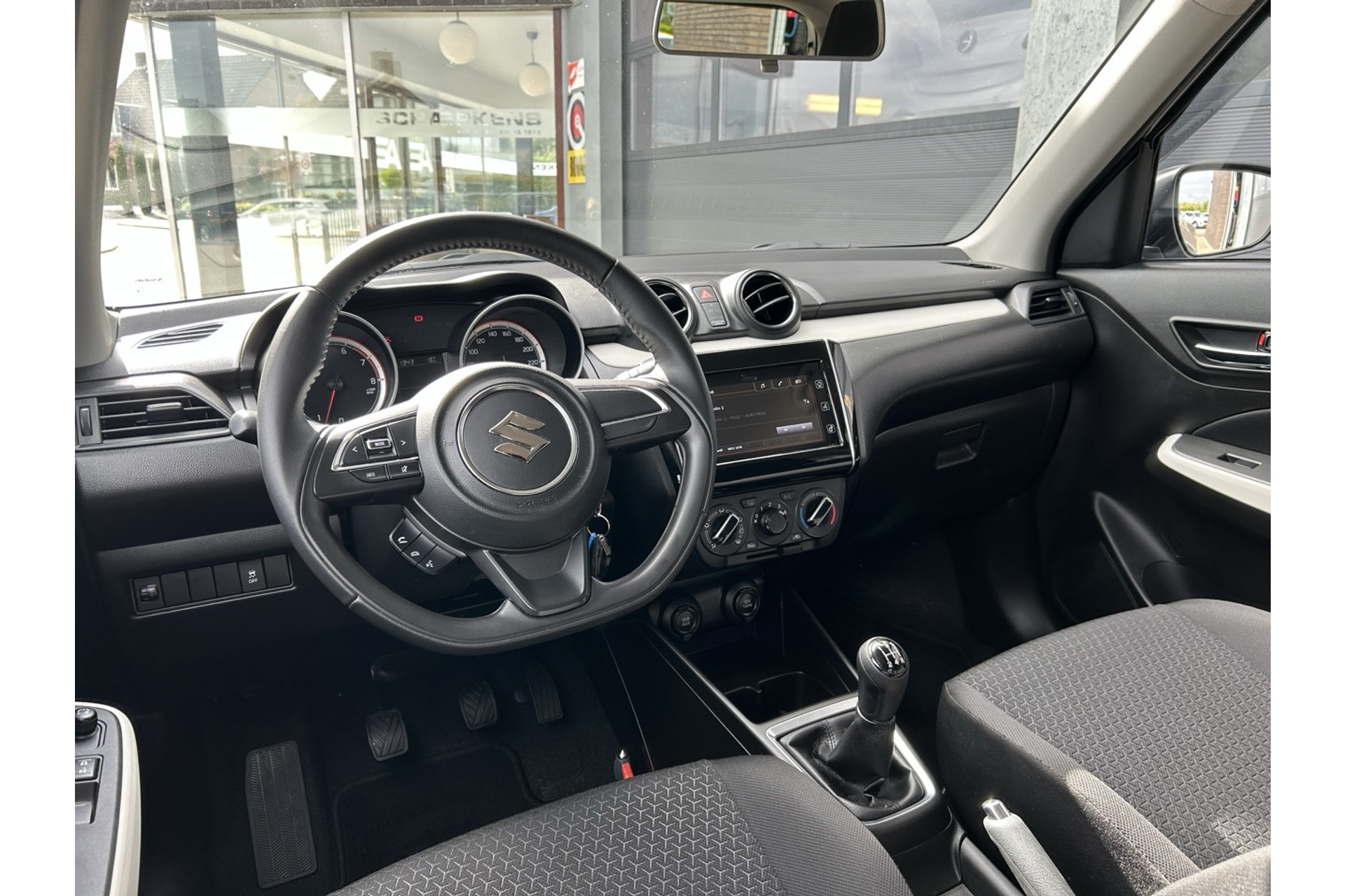 47278431-17.jpg