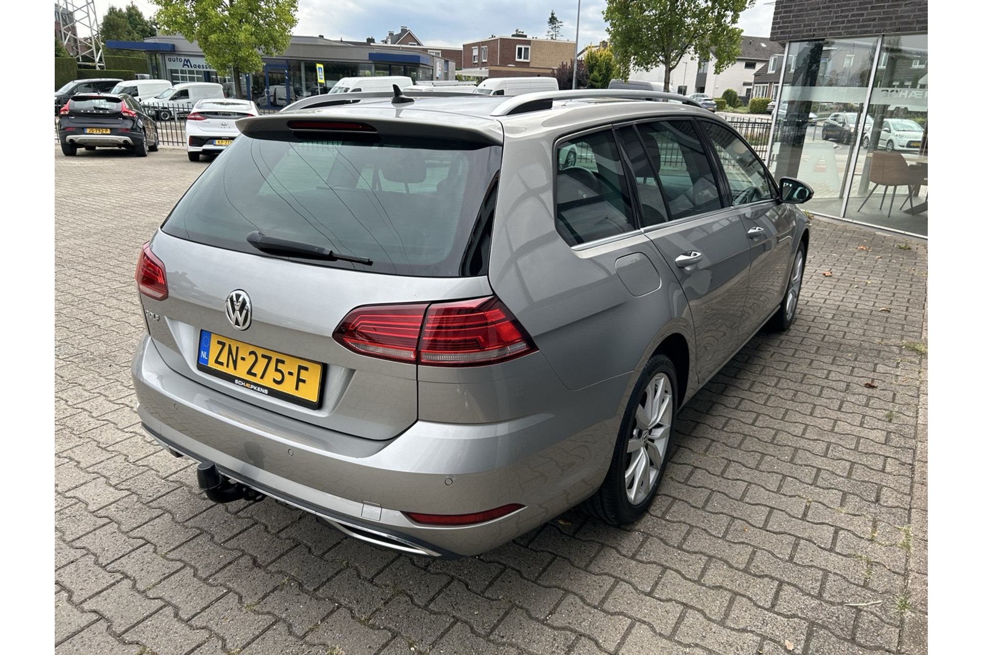 47318180-16.jpg