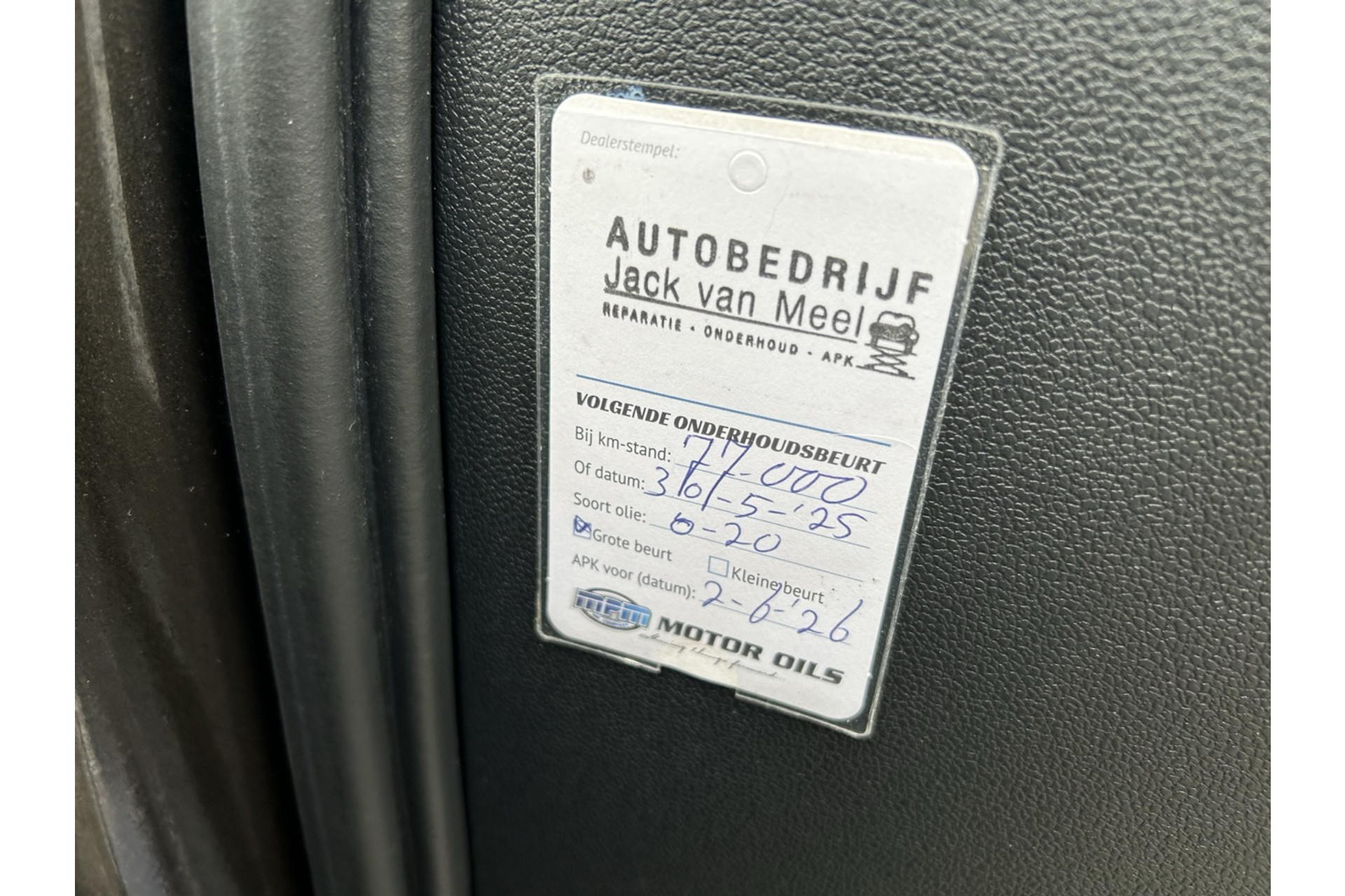 47345075-8.jpg