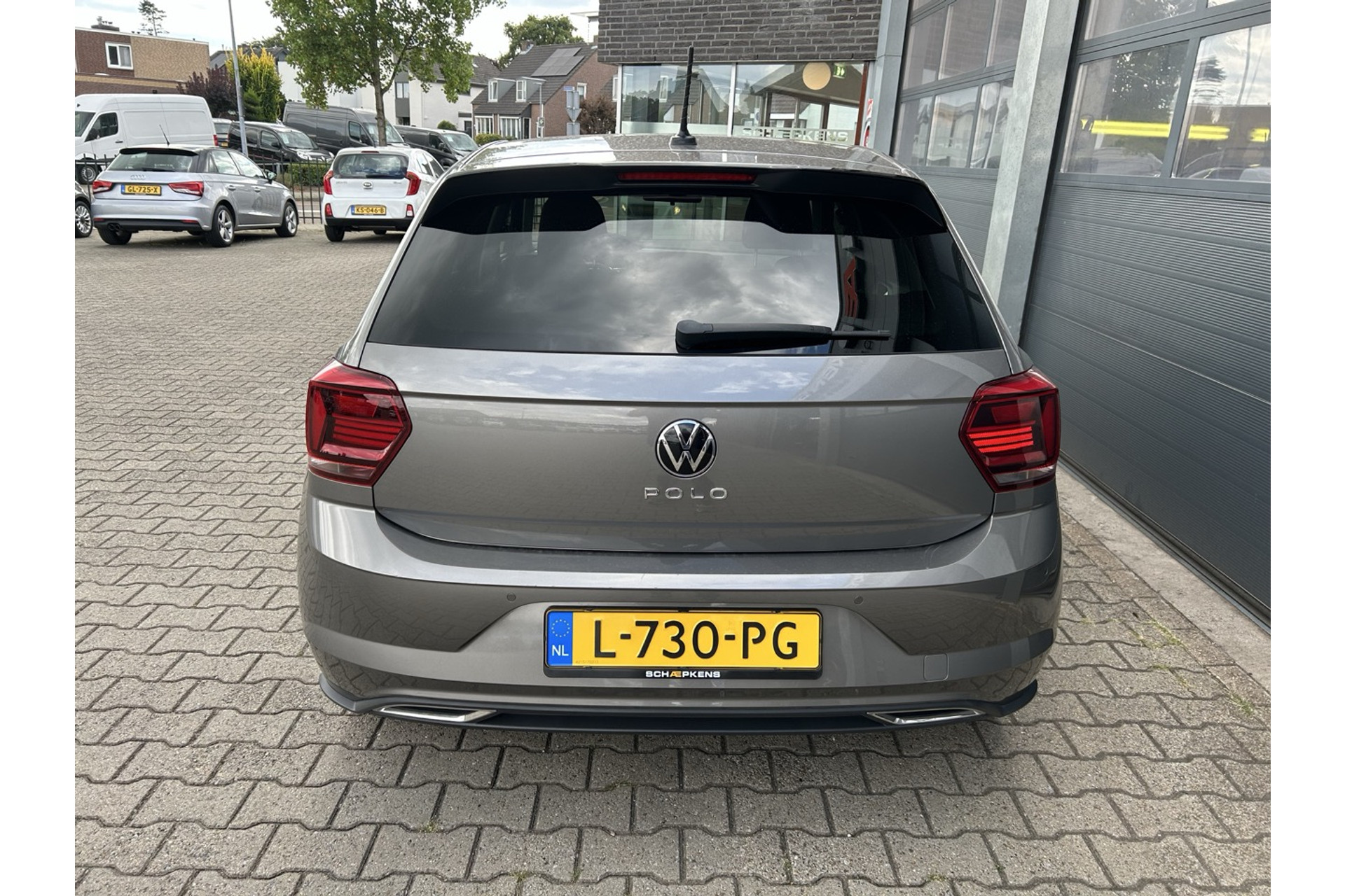 47380956-13.jpg