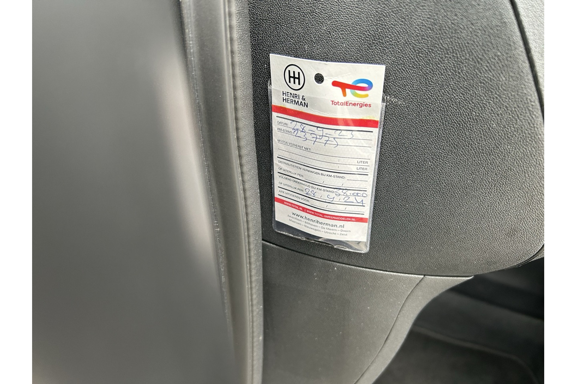 47479124-11.jpg