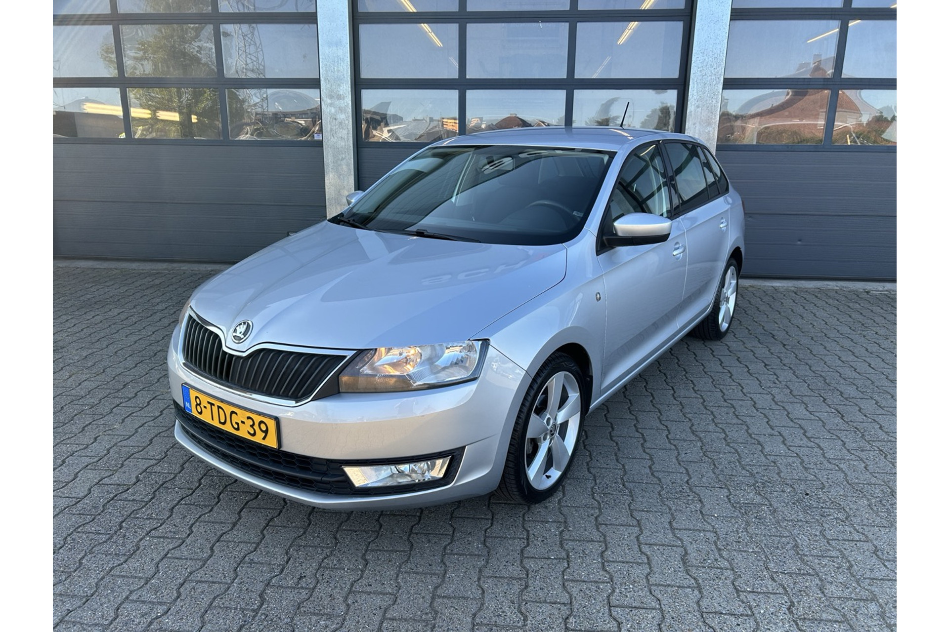 38599985-24.jpg