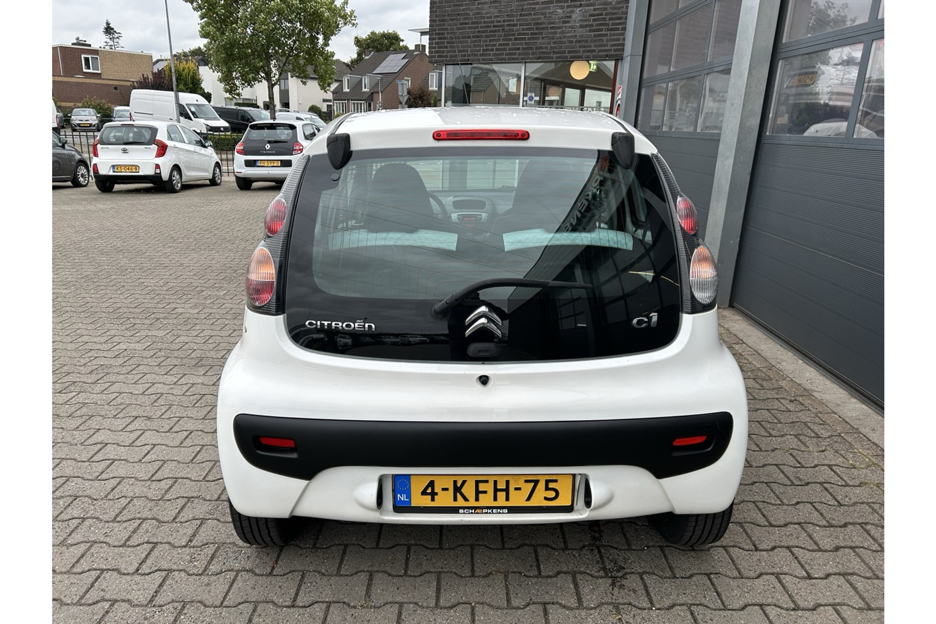 47642512-12.jpg