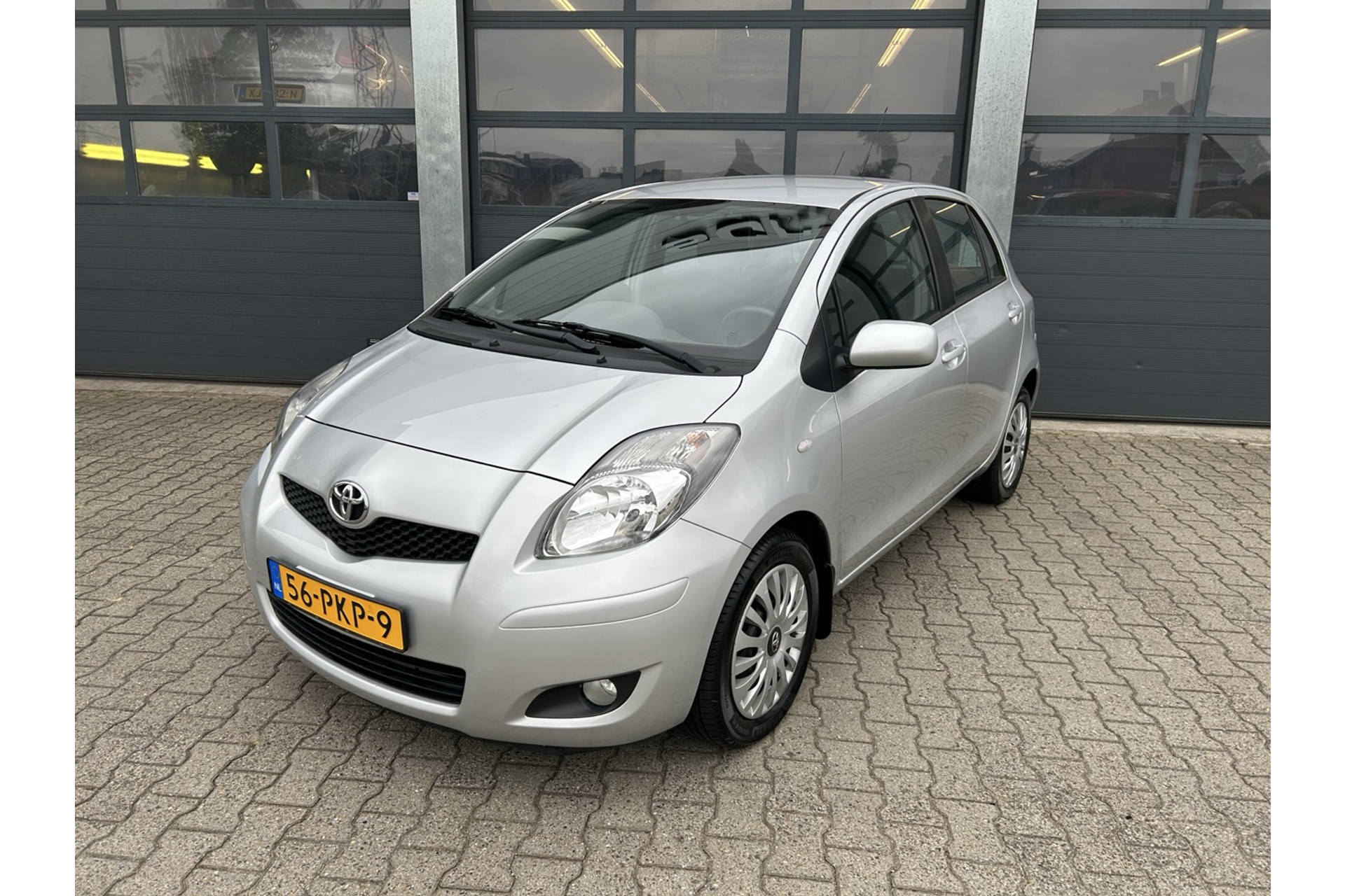 47997743-37.jpg