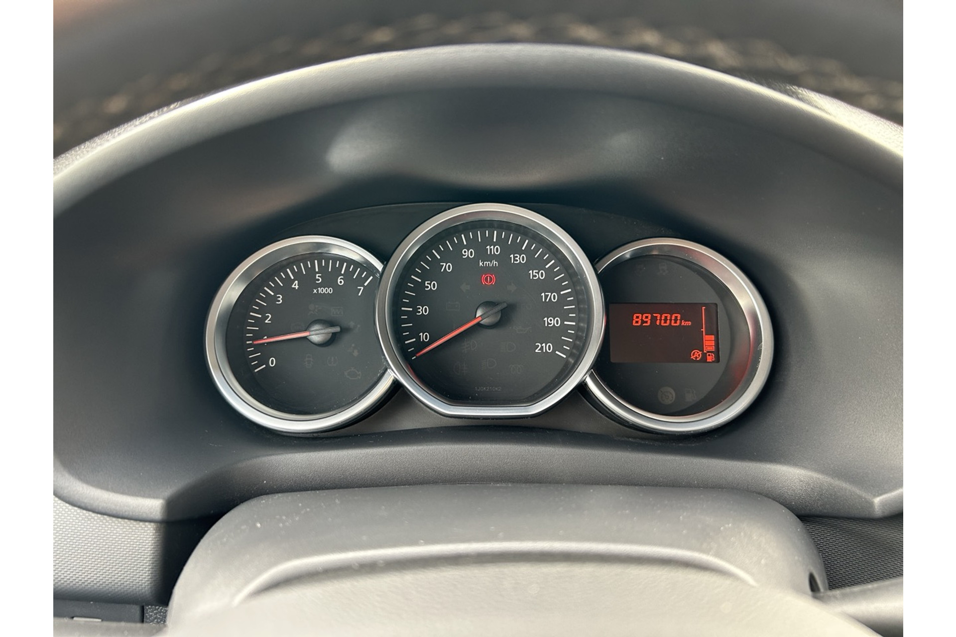 47765609-7.jpg