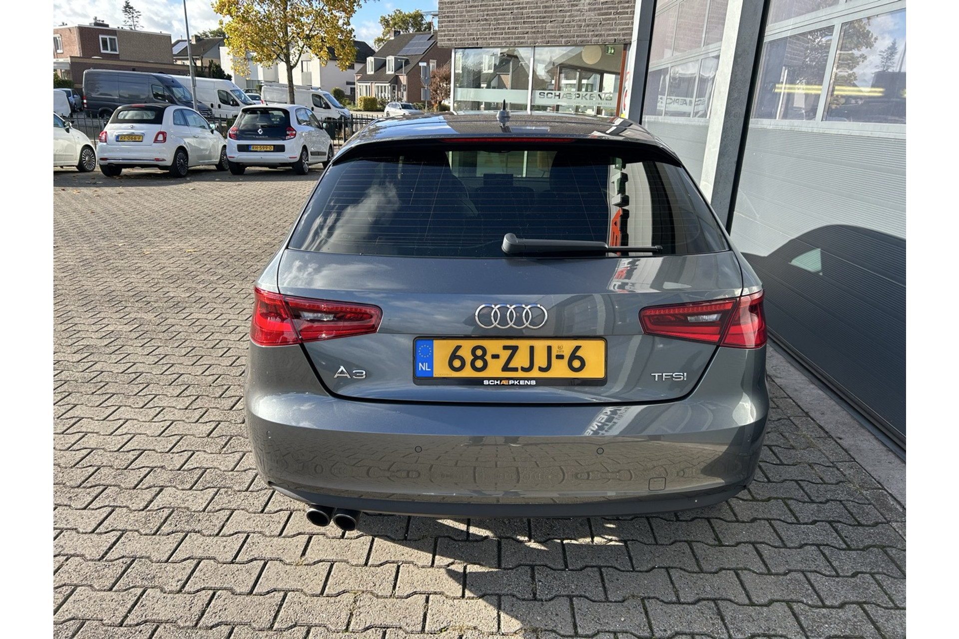 48232758-11.jpg
