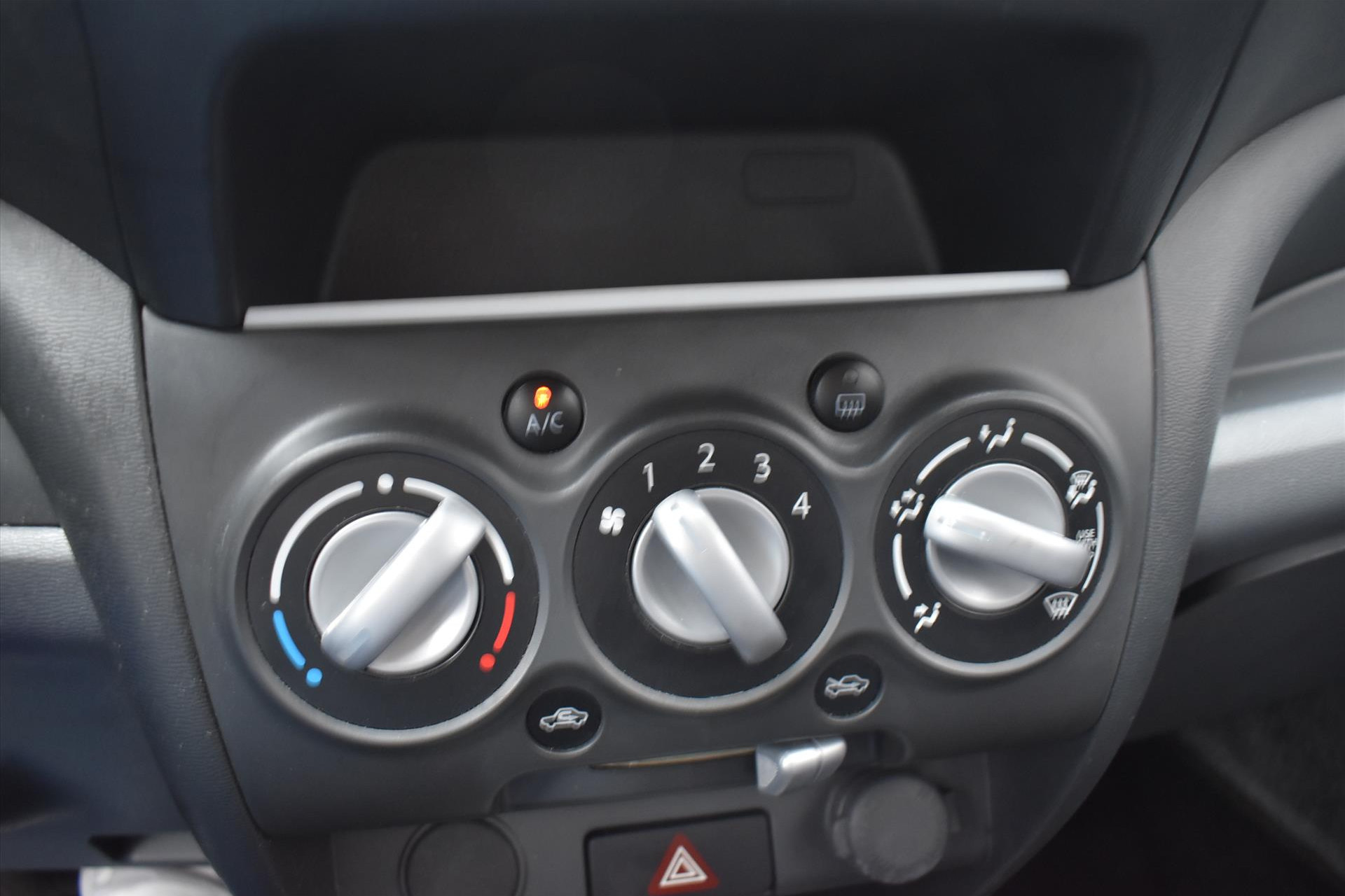 48672320-18.jpg