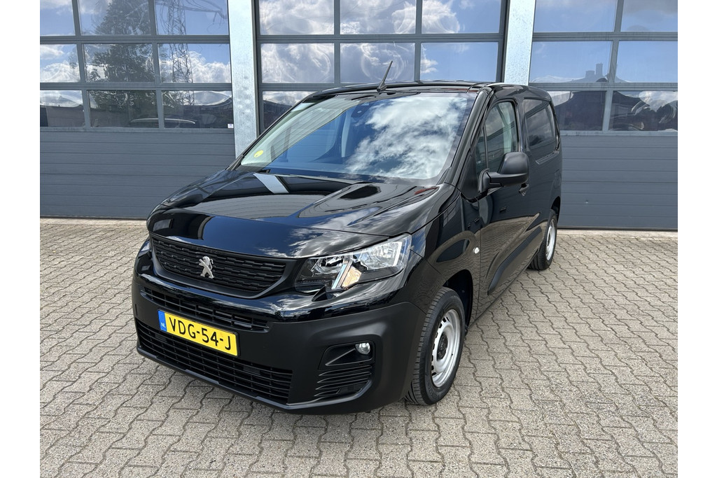 53205244-25.jpg