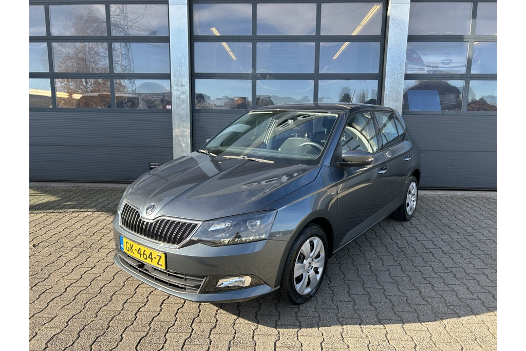 56144311-32.jpg